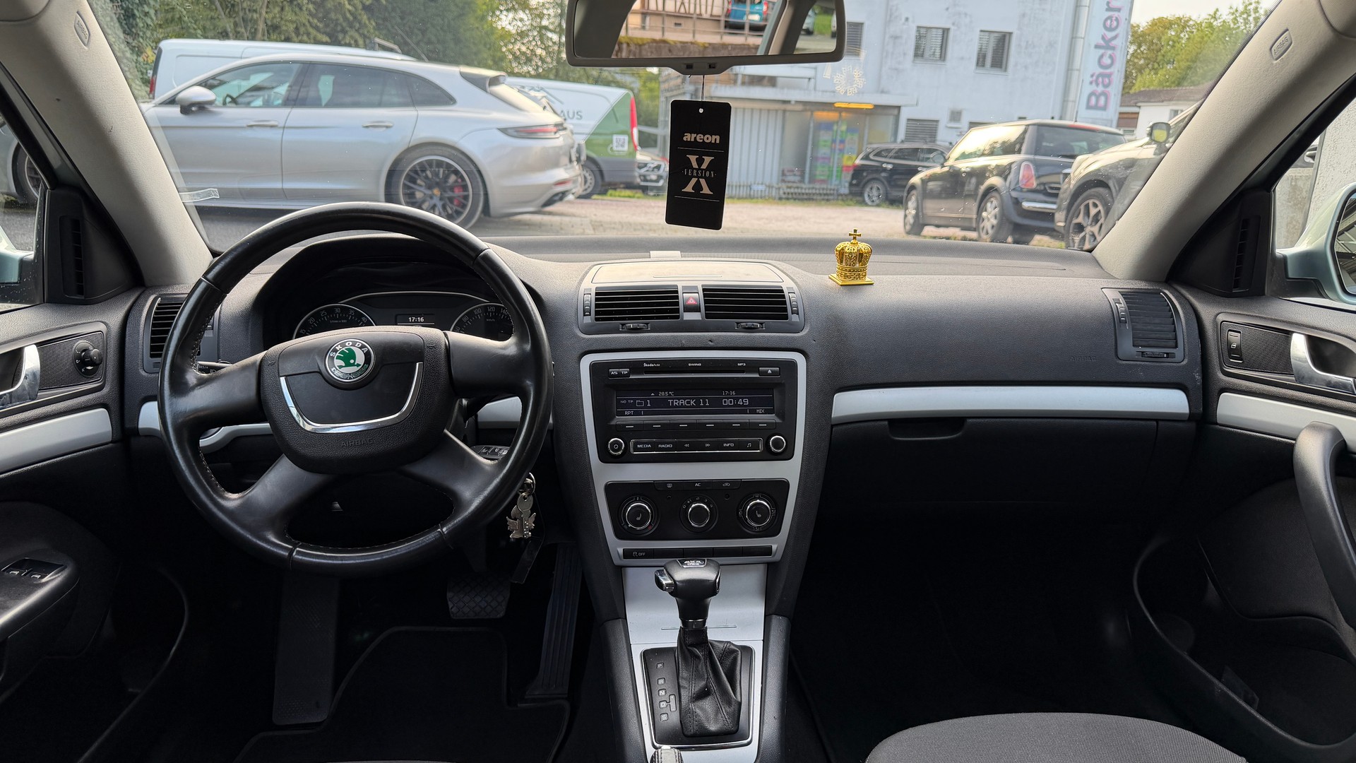SKODA Octavia Combi 2.0 TDI AllDrive 4x4 DSG **Frisch ab MFK**-image-9