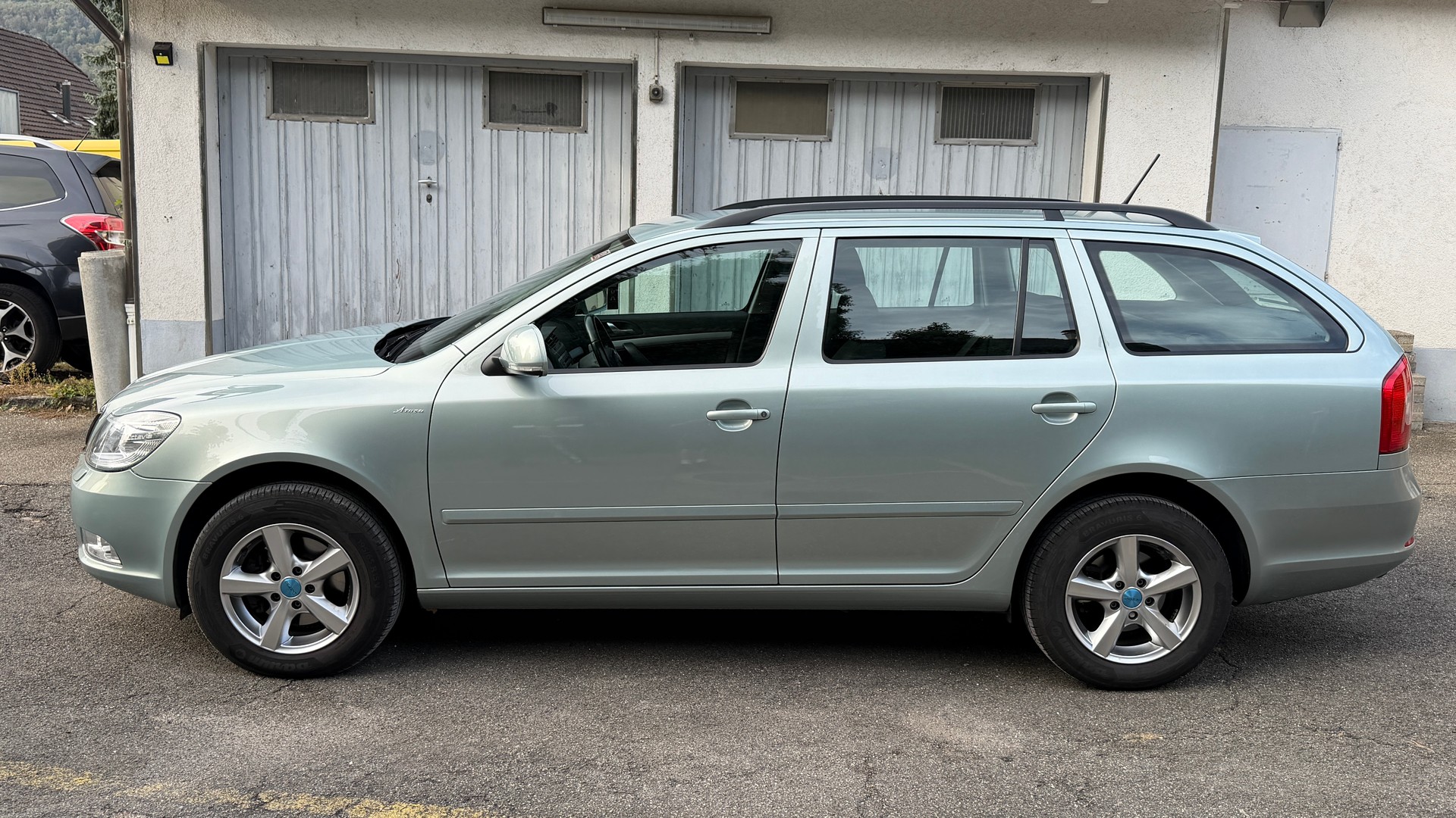 SKODA Octavia Combi 2.0 TDI AllDrive 4x4 DSG **Frisch ab MFK**-image-1