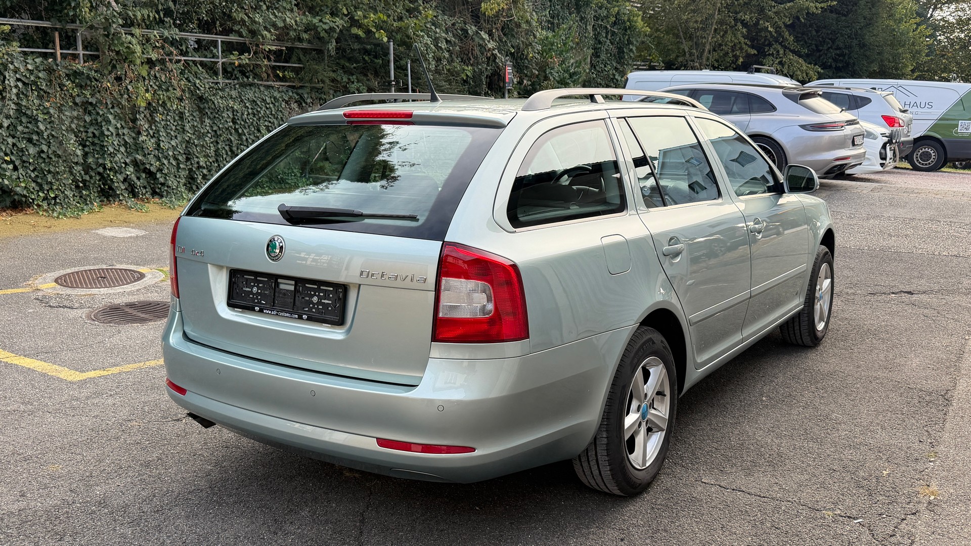 SKODA Octavia Combi 2.0 TDI AllDrive 4x4 DSG **Frisch ab MFK**-image-4