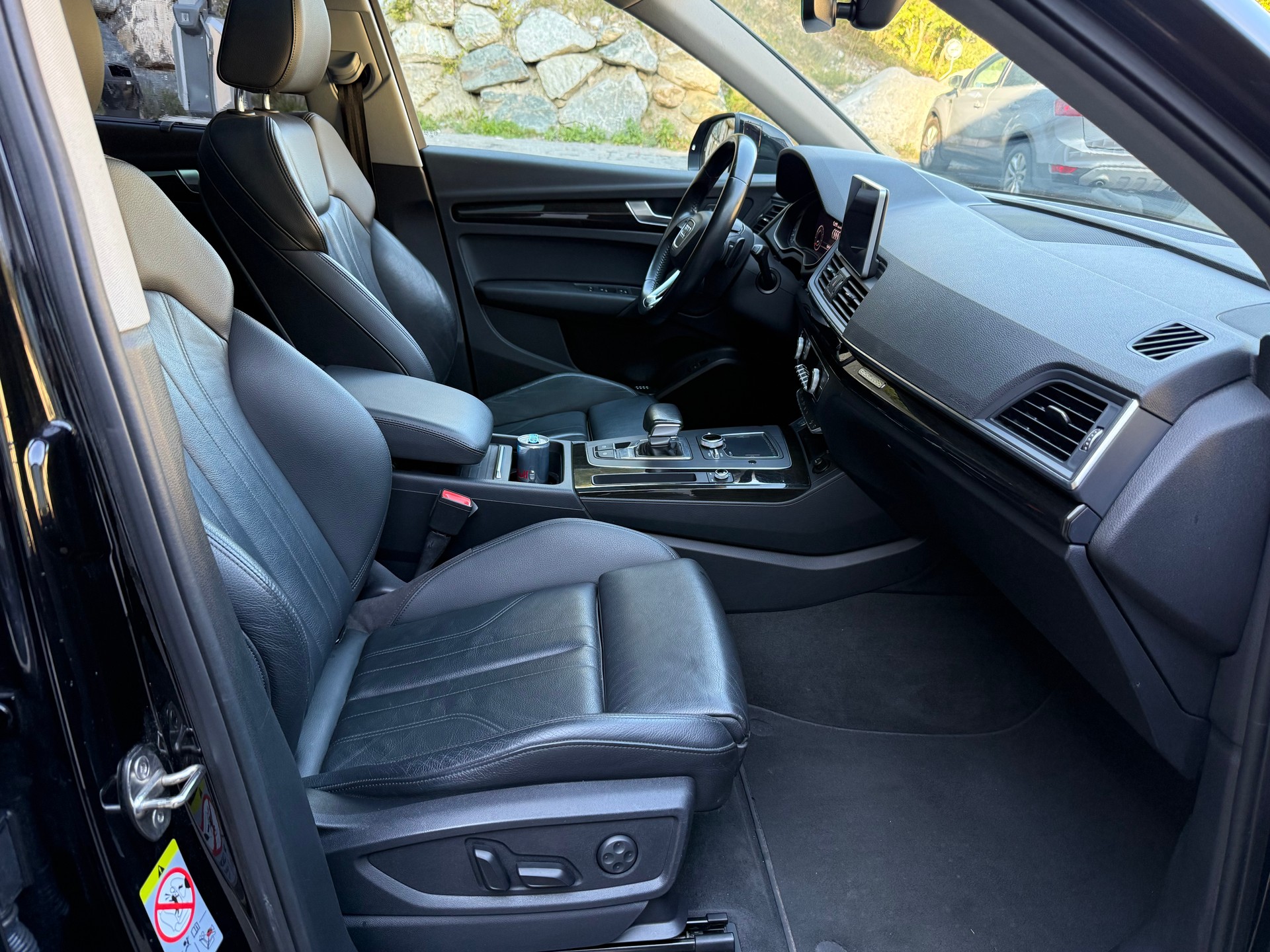 AUDI Q5 2.0 TFSI quattro S-tronic-image-11