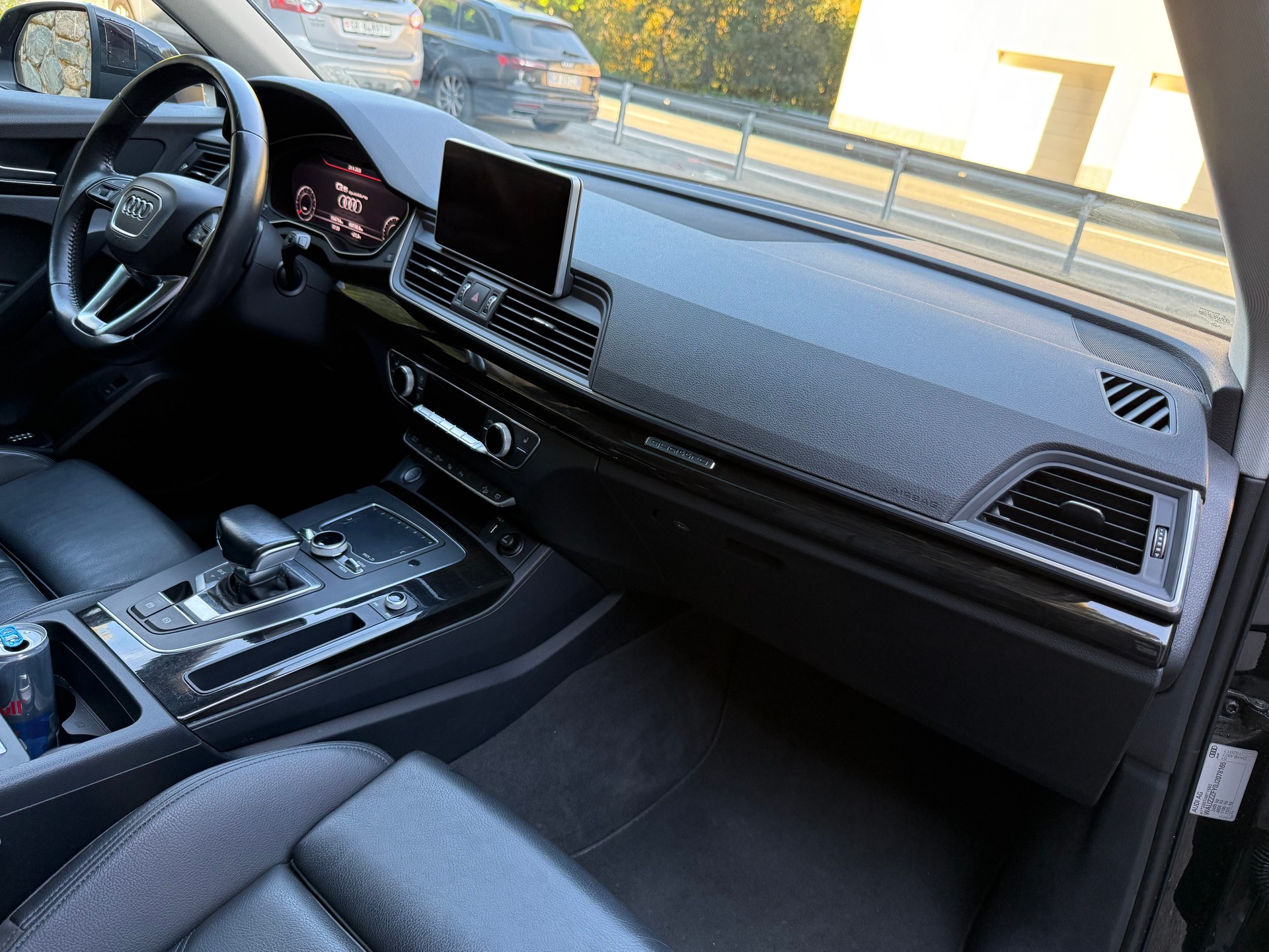 AUDI Q5 2.0 TFSI quattro S-tronic-image-12