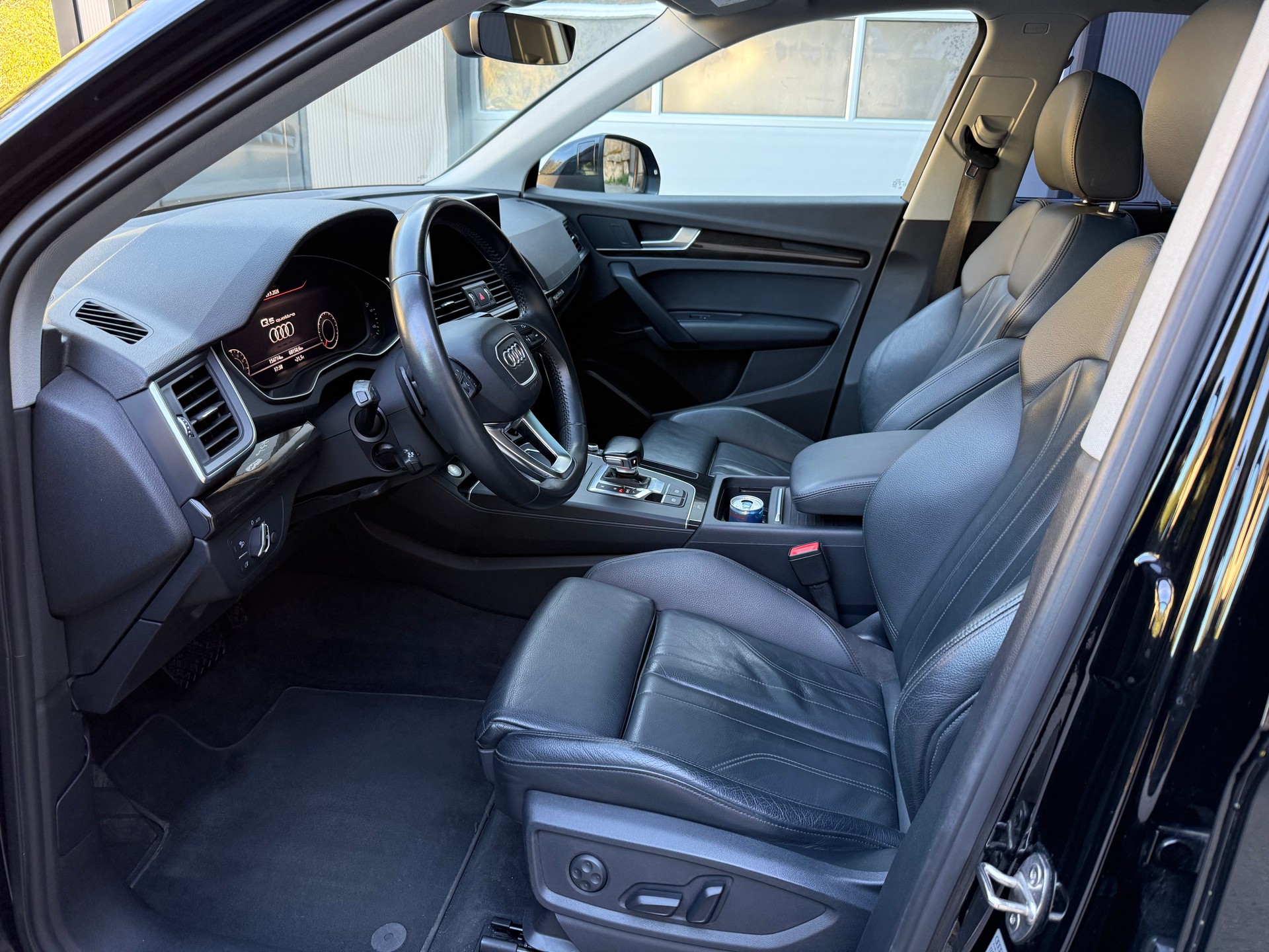 AUDI Q5 2.0 TFSI quattro S-tronic-image-8
