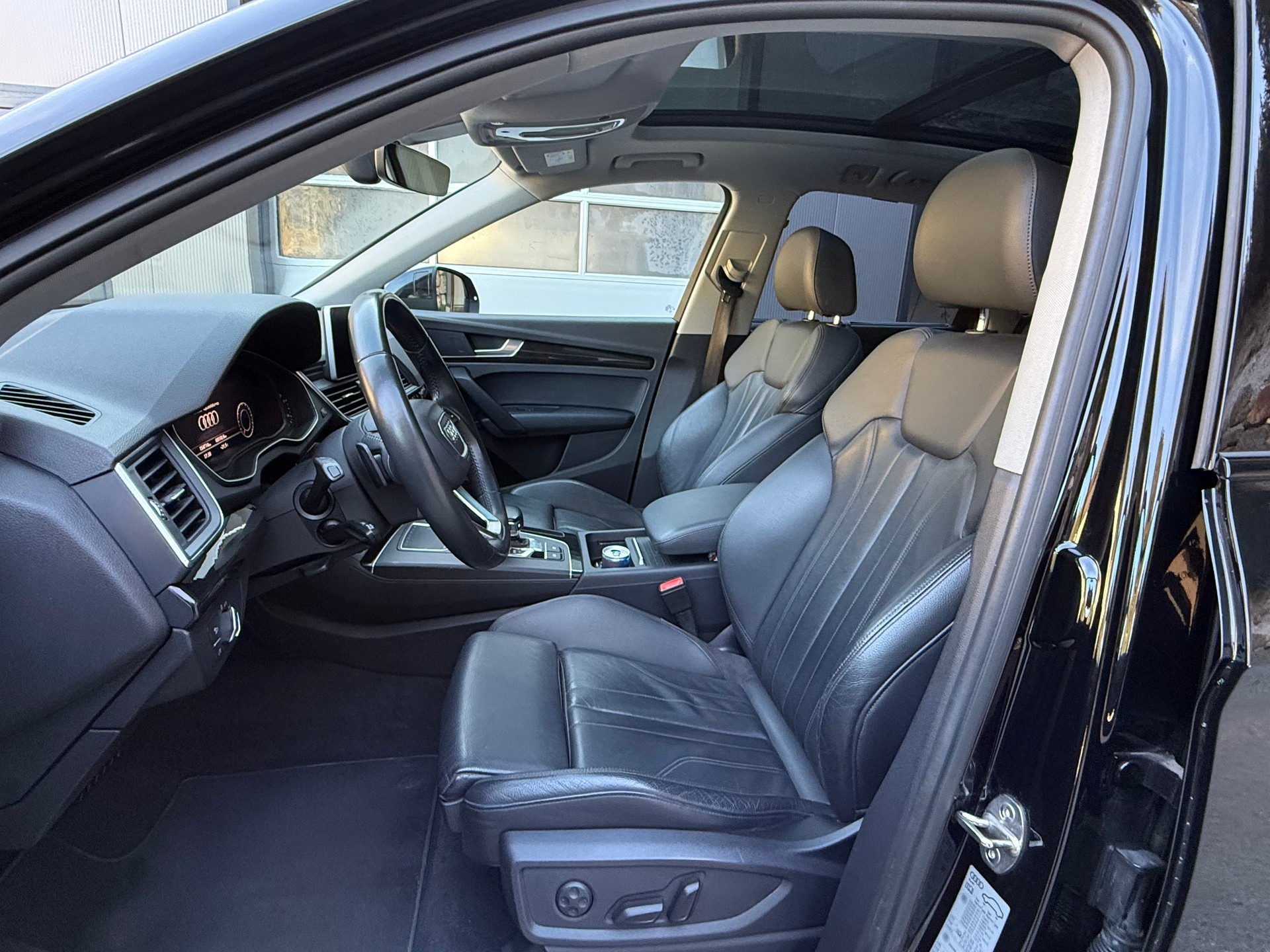 AUDI Q5 2.0 TFSI quattro S-tronic-image-9