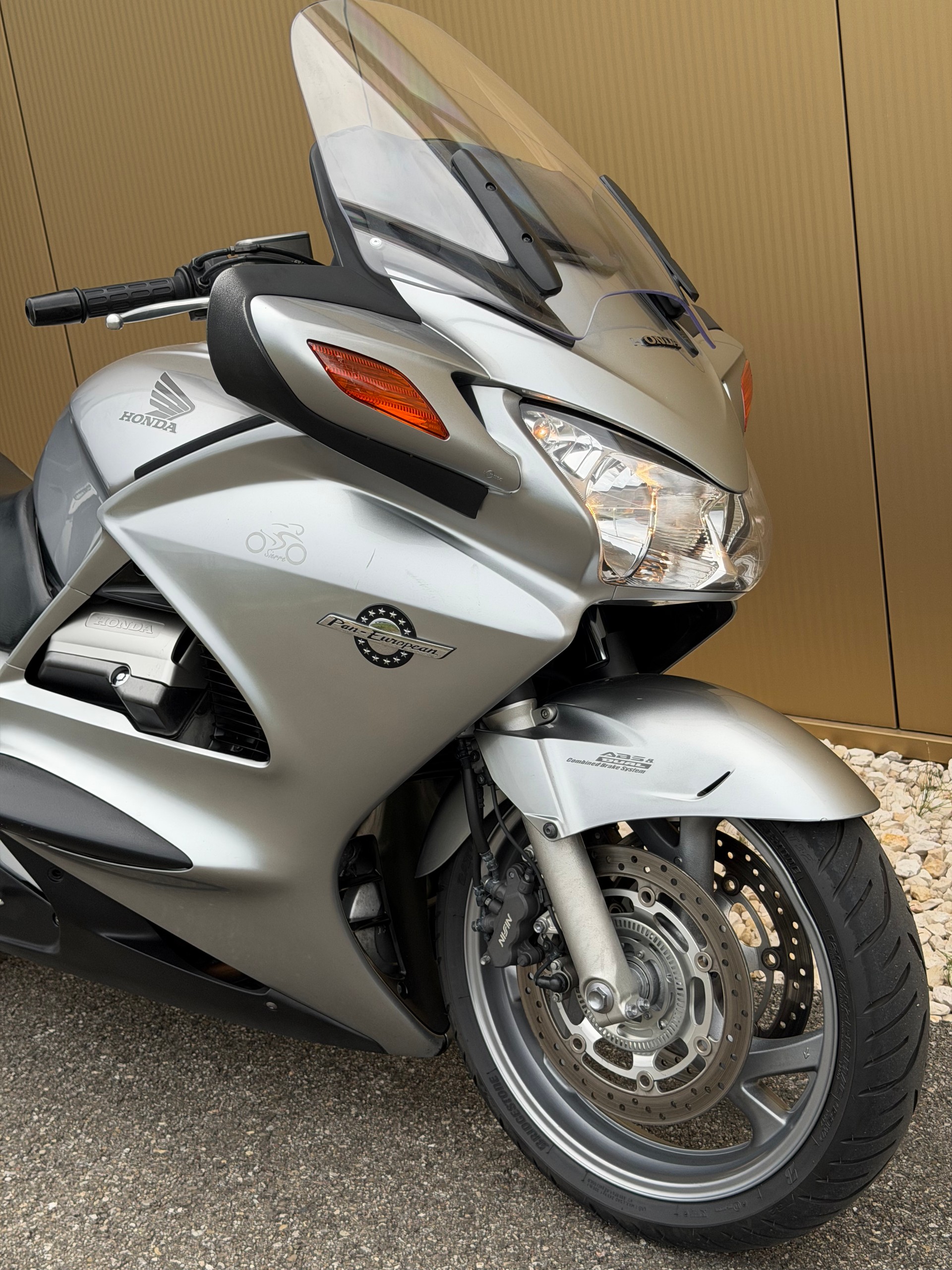 HONDA ST 1300 ABS Pan-European-showroom-element-1