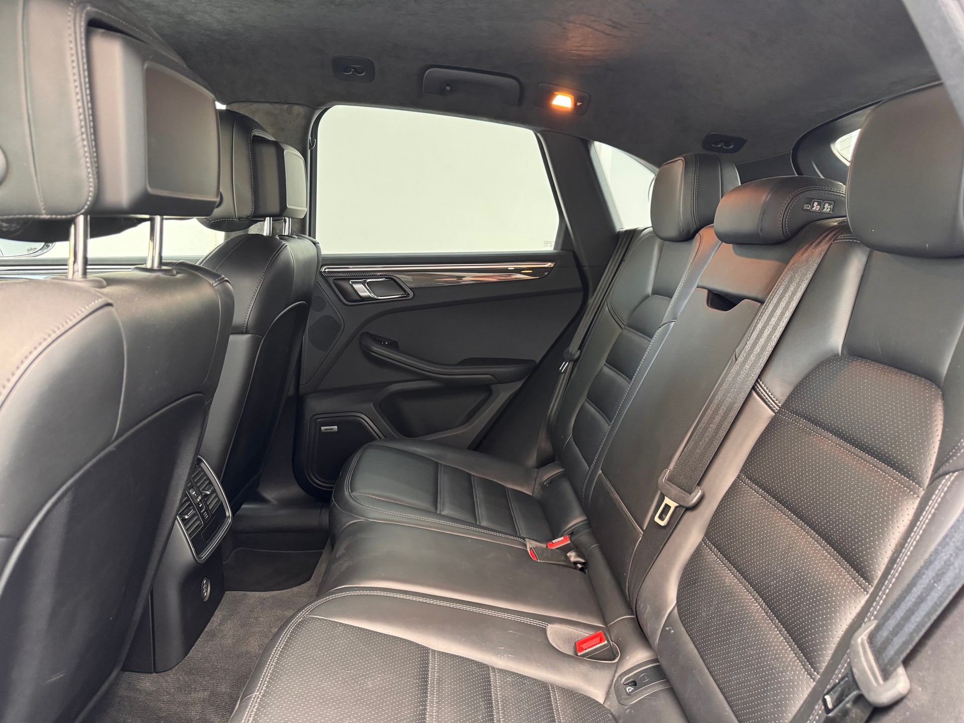 PORSCHE Macan Turbo PDK-image-23