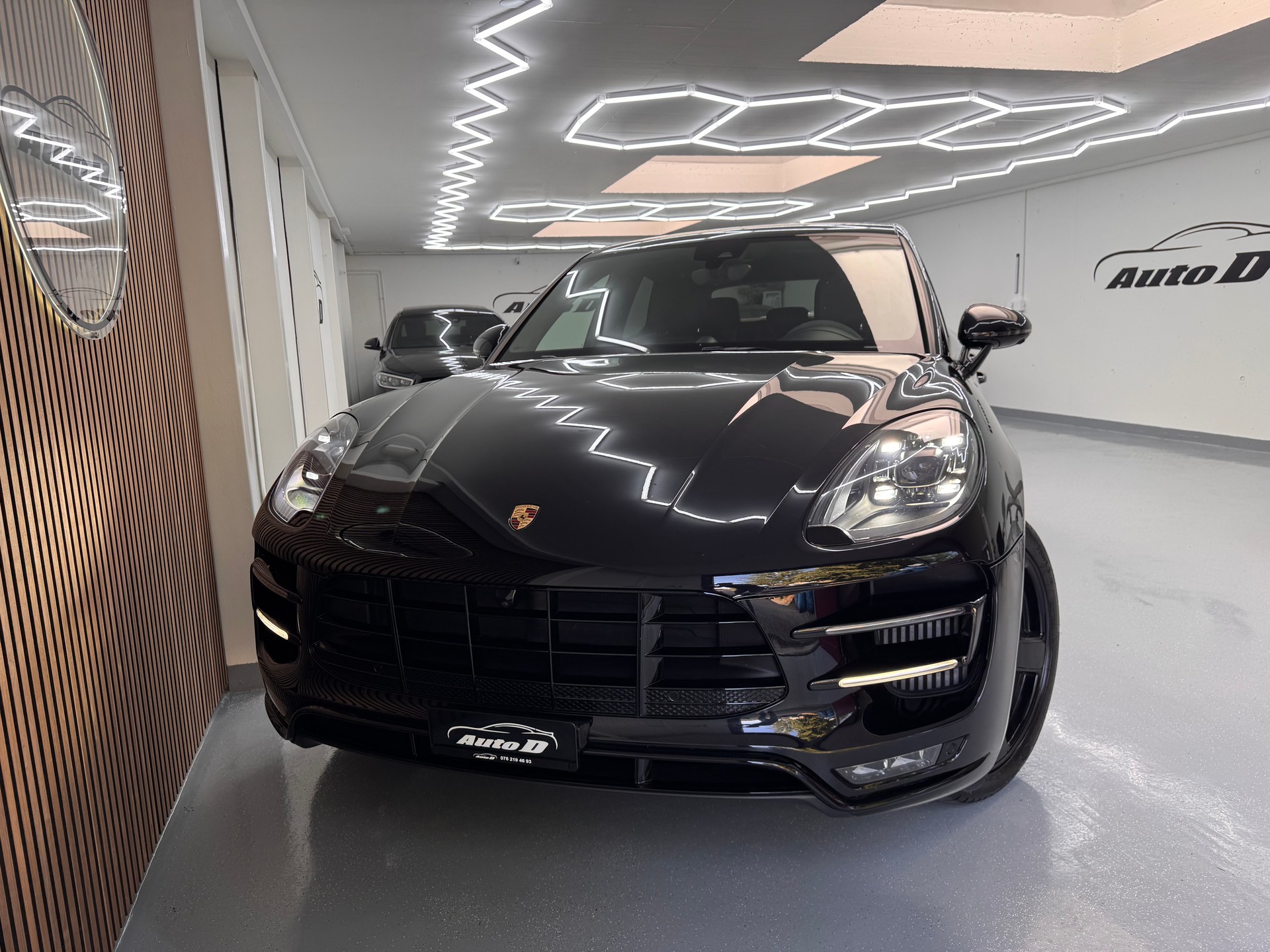 PORSCHE Macan Turbo PDK-image-1