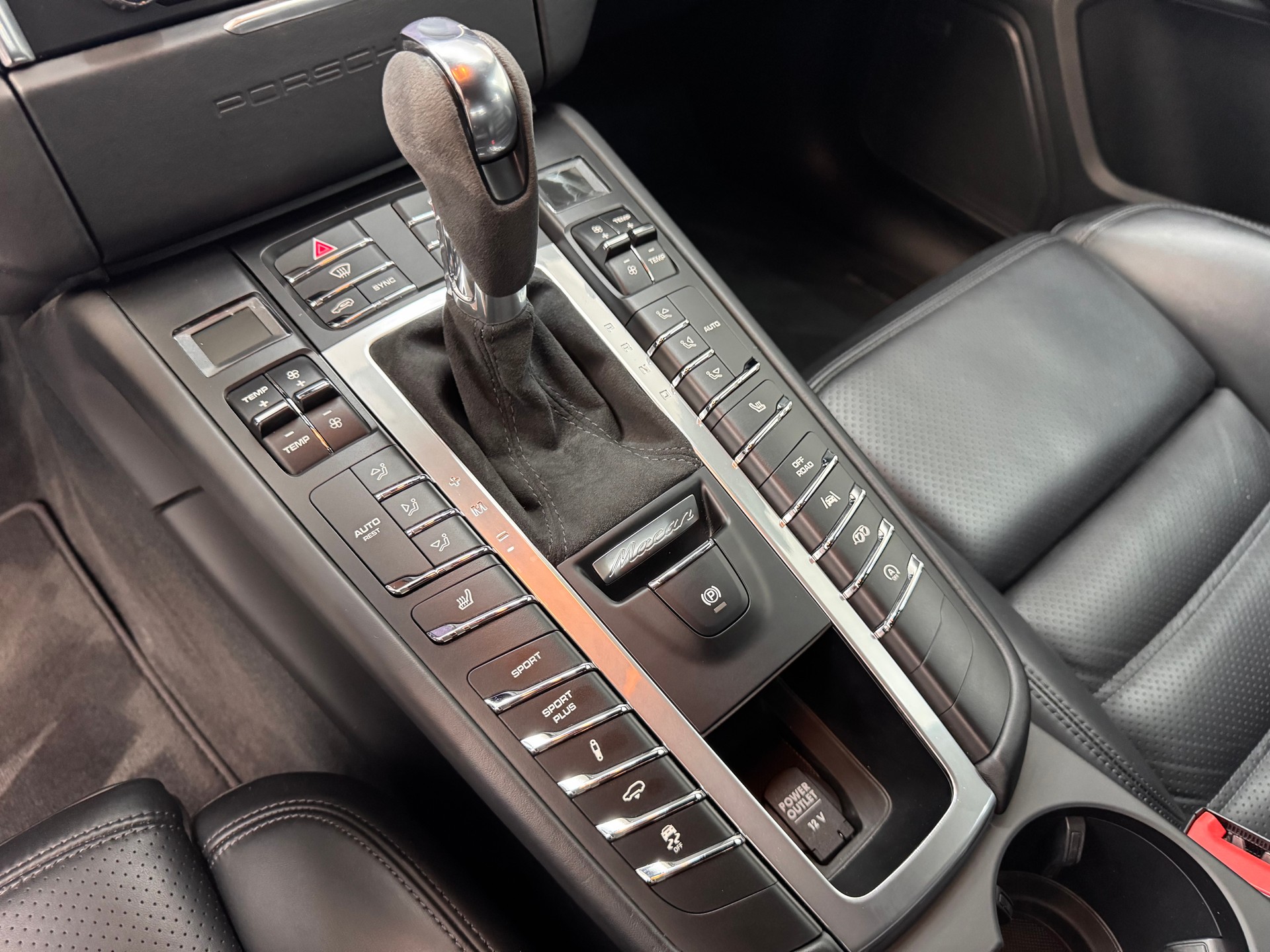 PORSCHE Macan Turbo PDK-image-18