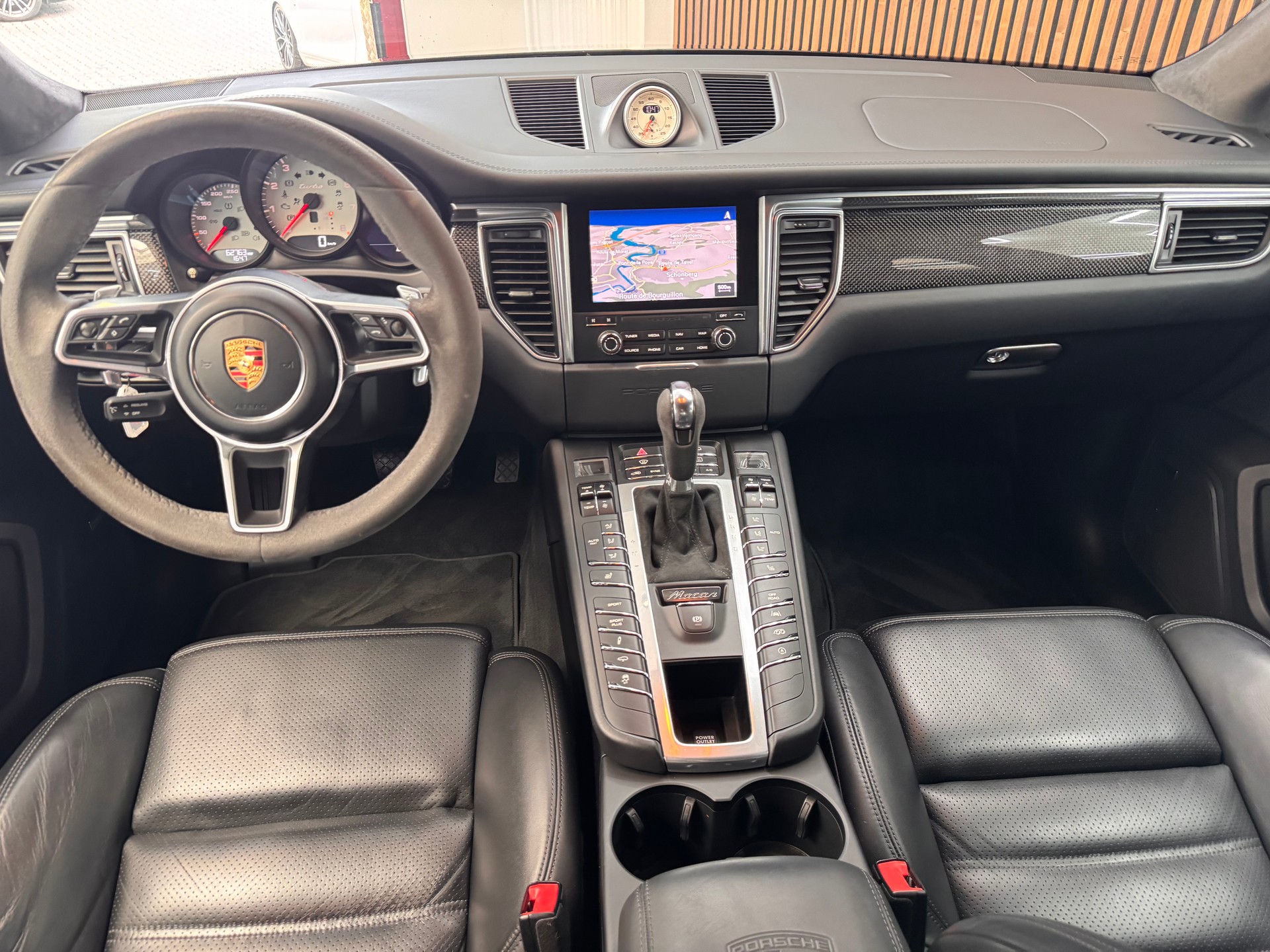PORSCHE Macan Turbo PDK-image-15
