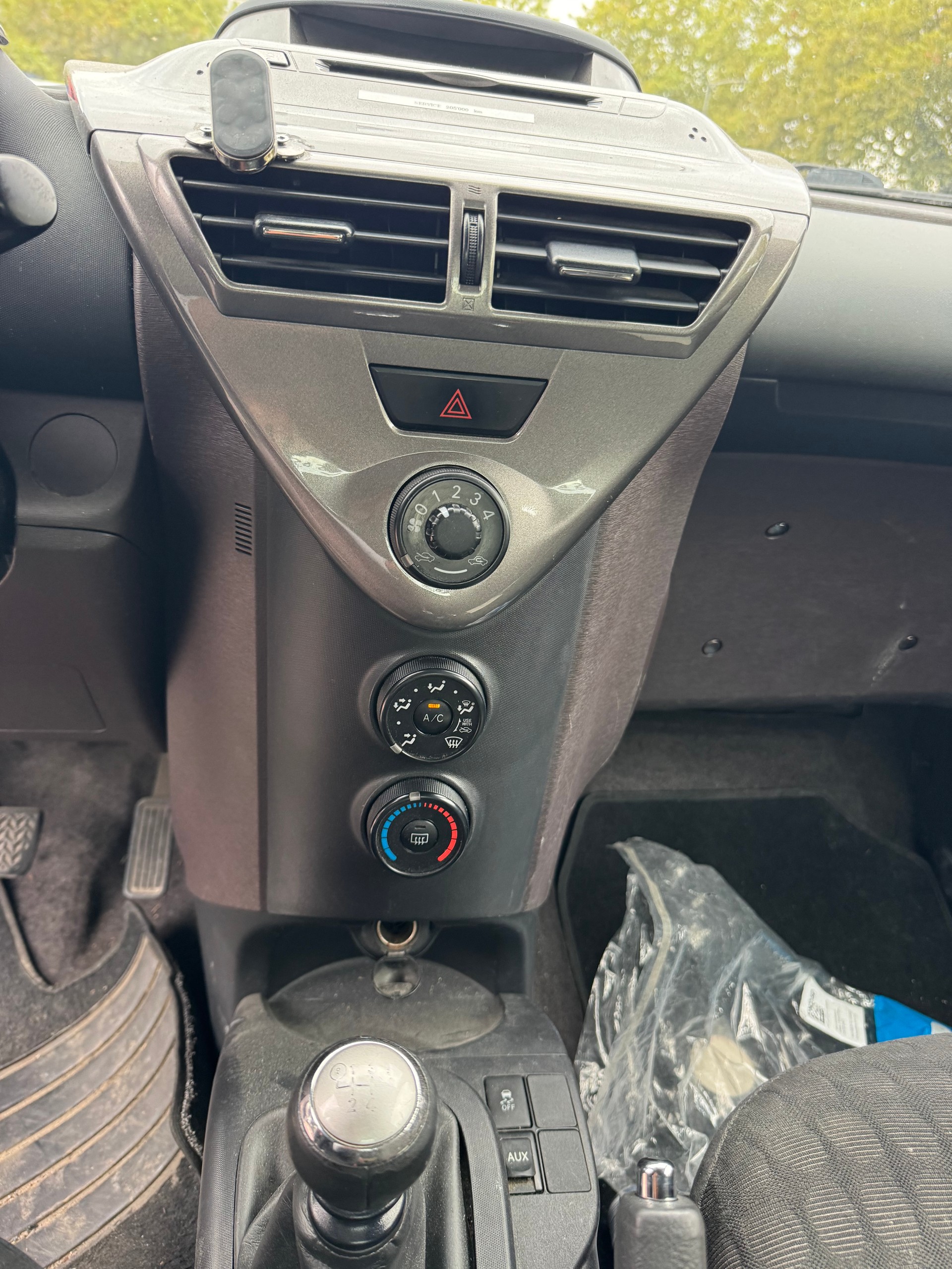 TOYOTA iQ 1.0 VVT-i-image-12