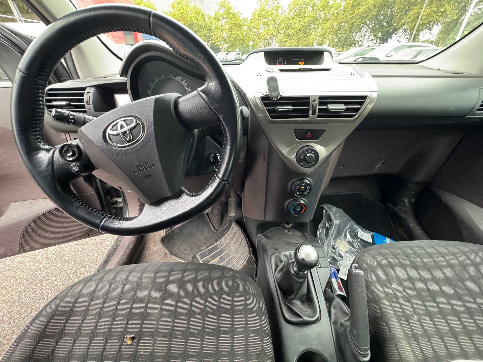 TOYOTA iQ 1.0 VVT-i-image-14