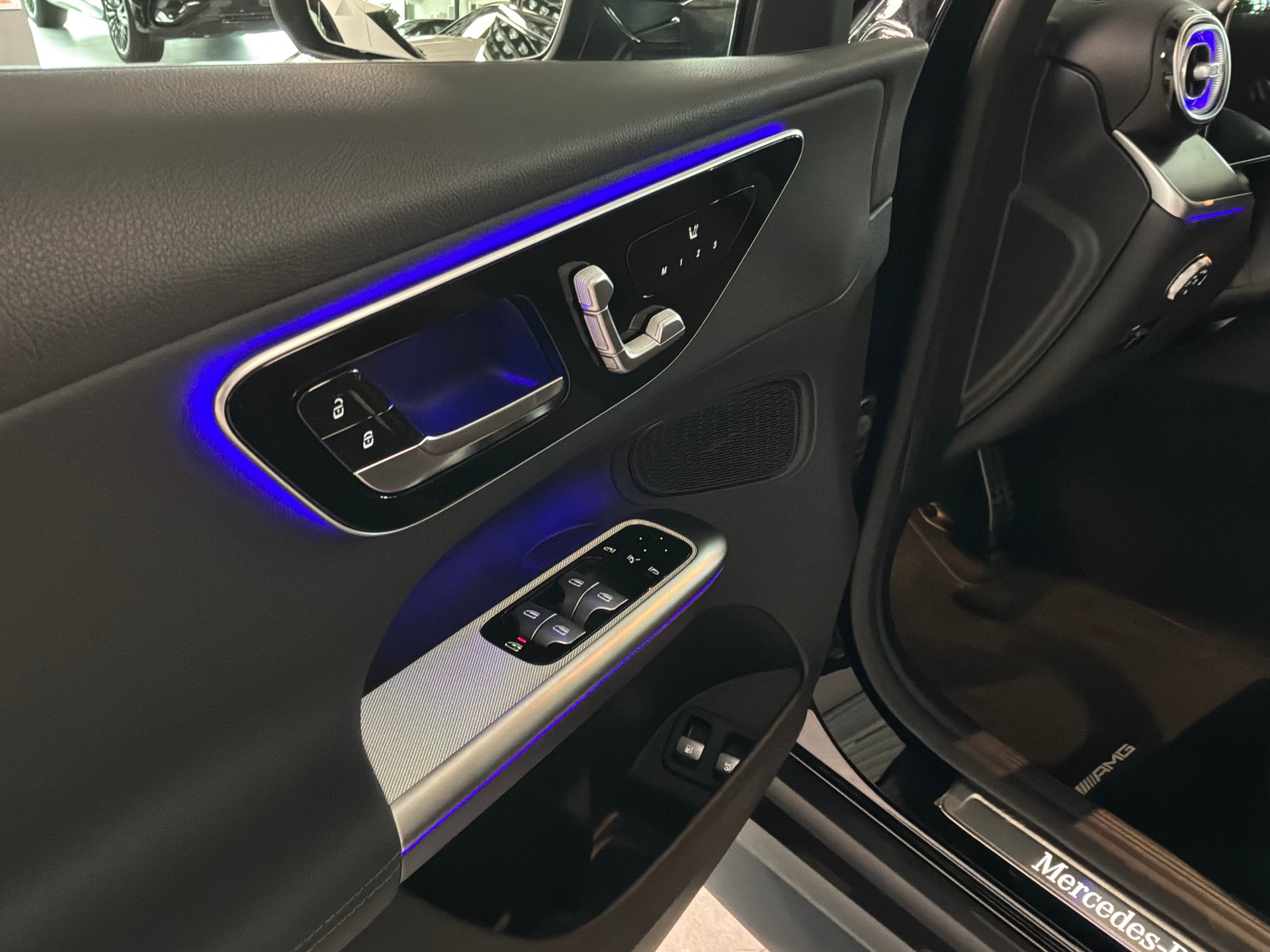 MERCEDES-BENZ GLC 300 e 4Matic EQ Star 9G-Tronic-image-12