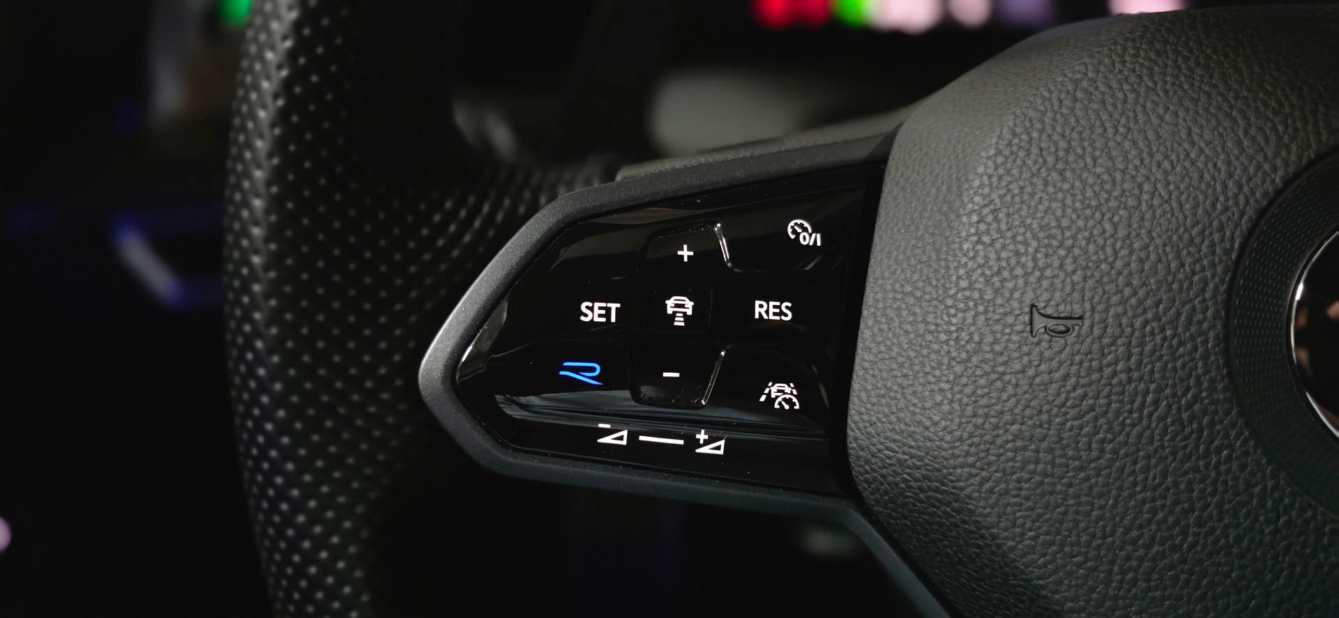 VW Golf Variant 2.0 TSI R DSG 4Motion *ACC*LaneAssist*Lenkrad- und Sitzheizung*Ambientebeleuchtung*Carplay/AndroidAuto*-image-14