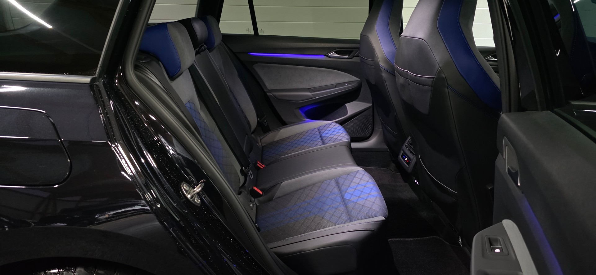 VW Golf Variant 2.0 TSI R DSG 4Motion *ACC*LaneAssist*Lenkrad- und Sitzheizung*Ambientebeleuchtung*Carplay/AndroidAuto*-image-26