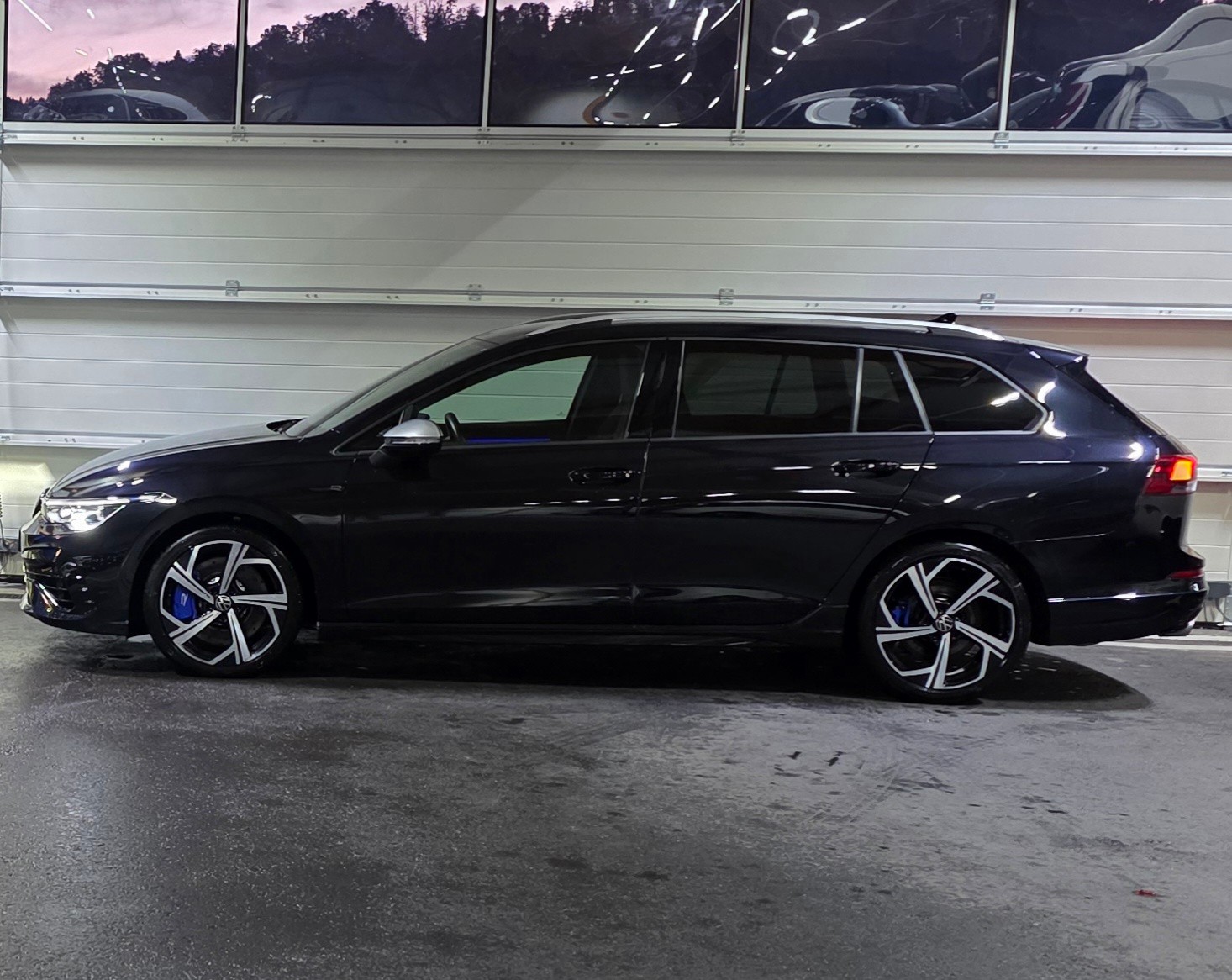 VW Golf Variant 2.0 TSI R DSG 4Motion *ACC*LaneAssist*Lenkrad- und Sitzheizung*Ambientebeleuchtung*Carplay/AndroidAuto*-showroom-element-1