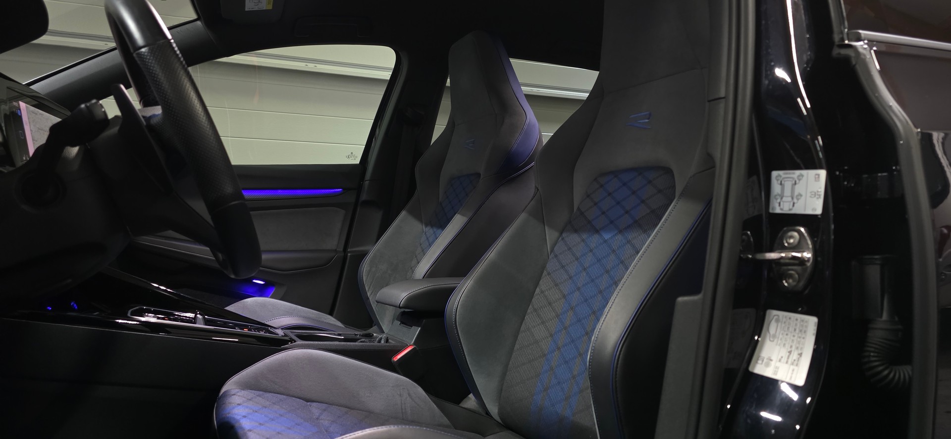 VW Golf Variant 2.0 TSI R DSG 4Motion *ACC*LaneAssist*Lenkrad- und Sitzheizung*Ambientebeleuchtung*Carplay/AndroidAuto*-image-9