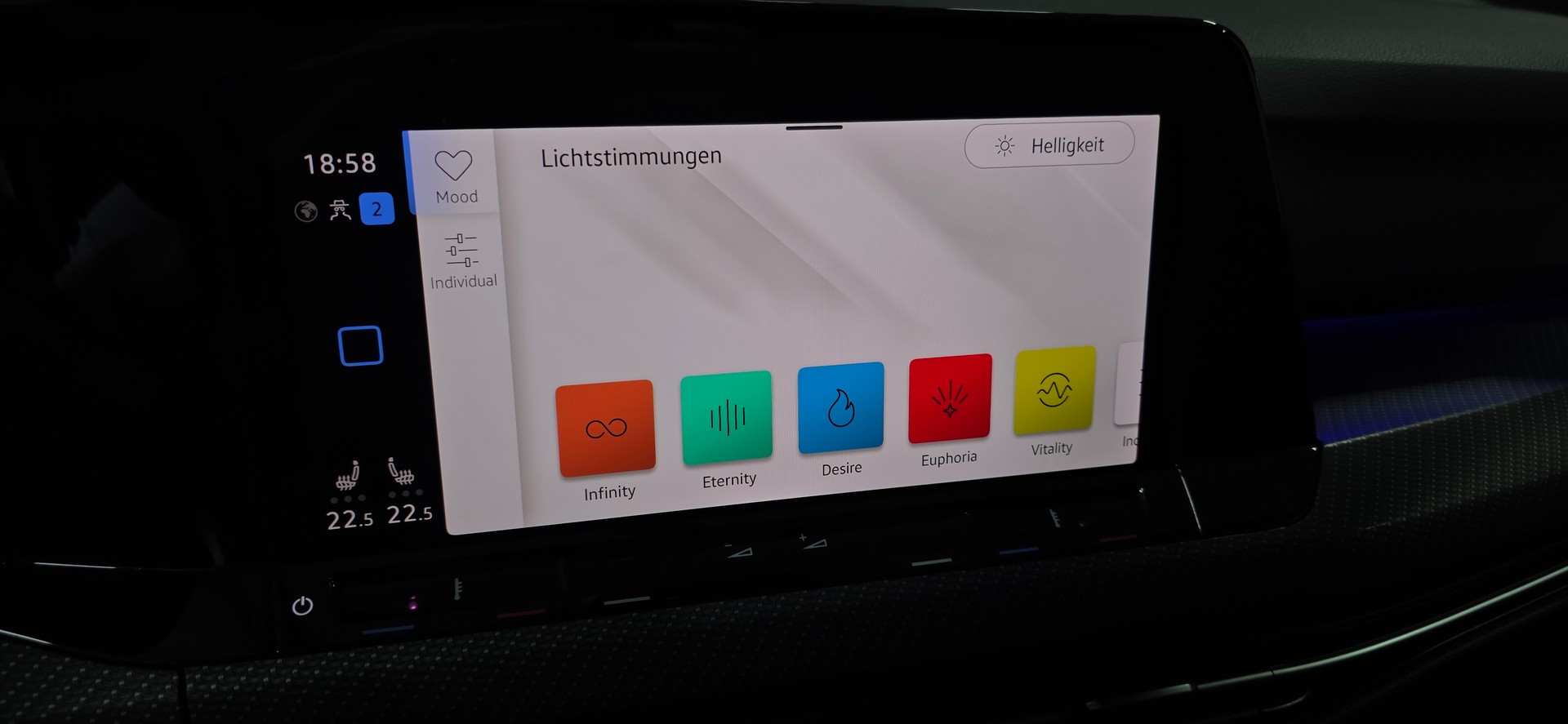 VW Golf Variant 2.0 TSI R DSG 4Motion *ACC*LaneAssist*Lenkrad- und Sitzheizung*Ambientebeleuchtung*Carplay/AndroidAuto*-image-20