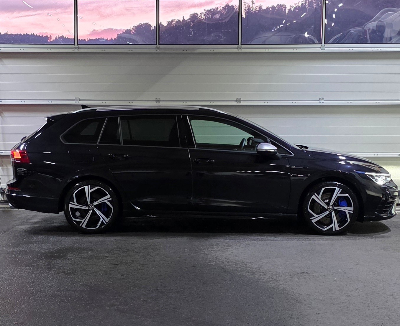 VW Golf Variant 2.0 TSI R DSG 4Motion *ACC*LaneAssist*Lenkrad- und Sitzheizung*Ambientebeleuchtung*Carplay/AndroidAuto*-image-5