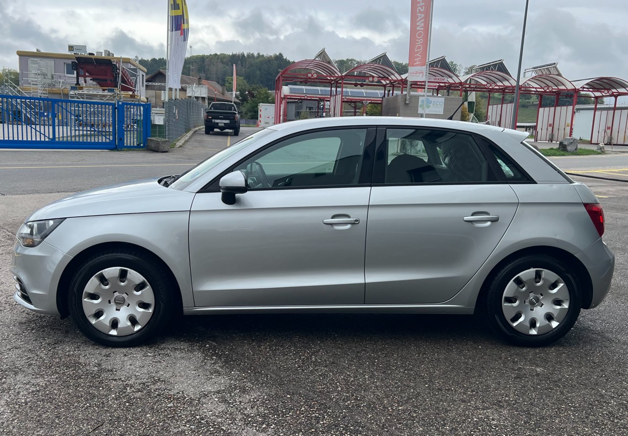 AUDI A1 Sportback 1.2 TFSI Attraction-image-3