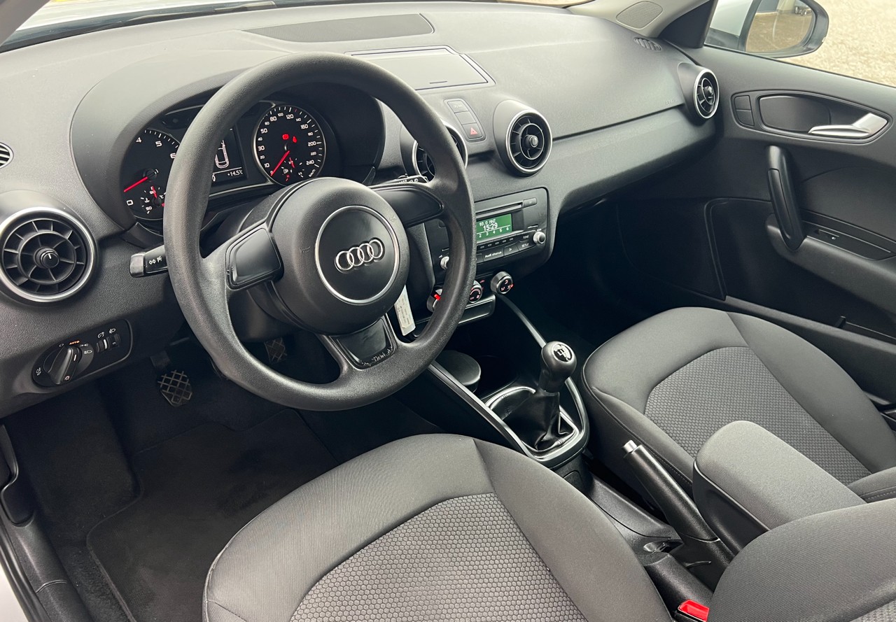 AUDI A1 Sportback 1.2 TFSI Attraction-image-5