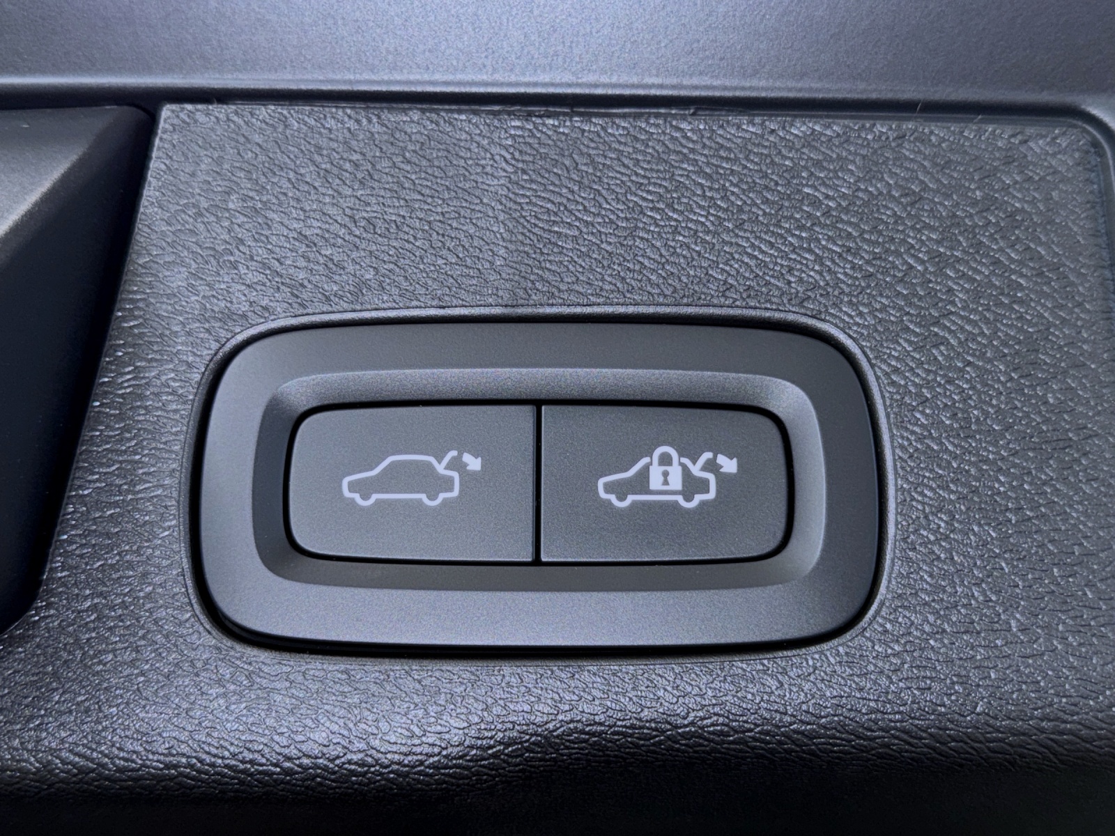 VOLVO XC60 2.0 T8 TE Black Edition eAWD-image-15