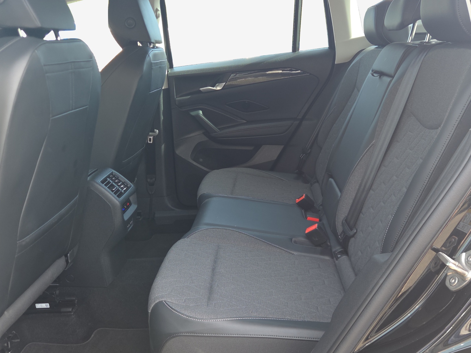 VW Tiguan 2.0 TSI DSG Life 4Motion-image-11