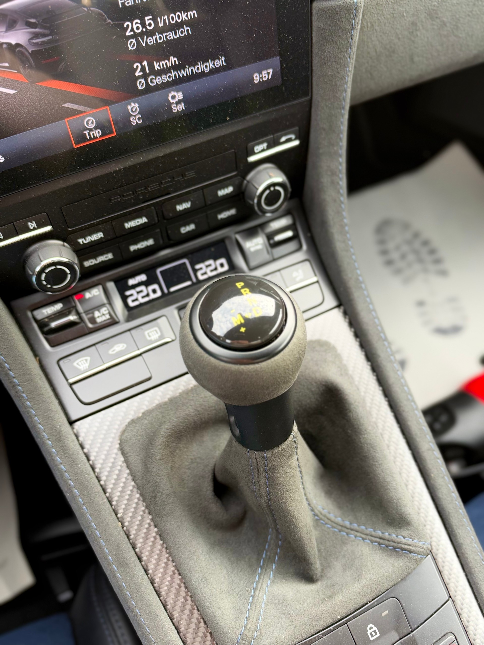 PORSCHE 718 Cayman GT4 RS PDK WEISSACH-image-24