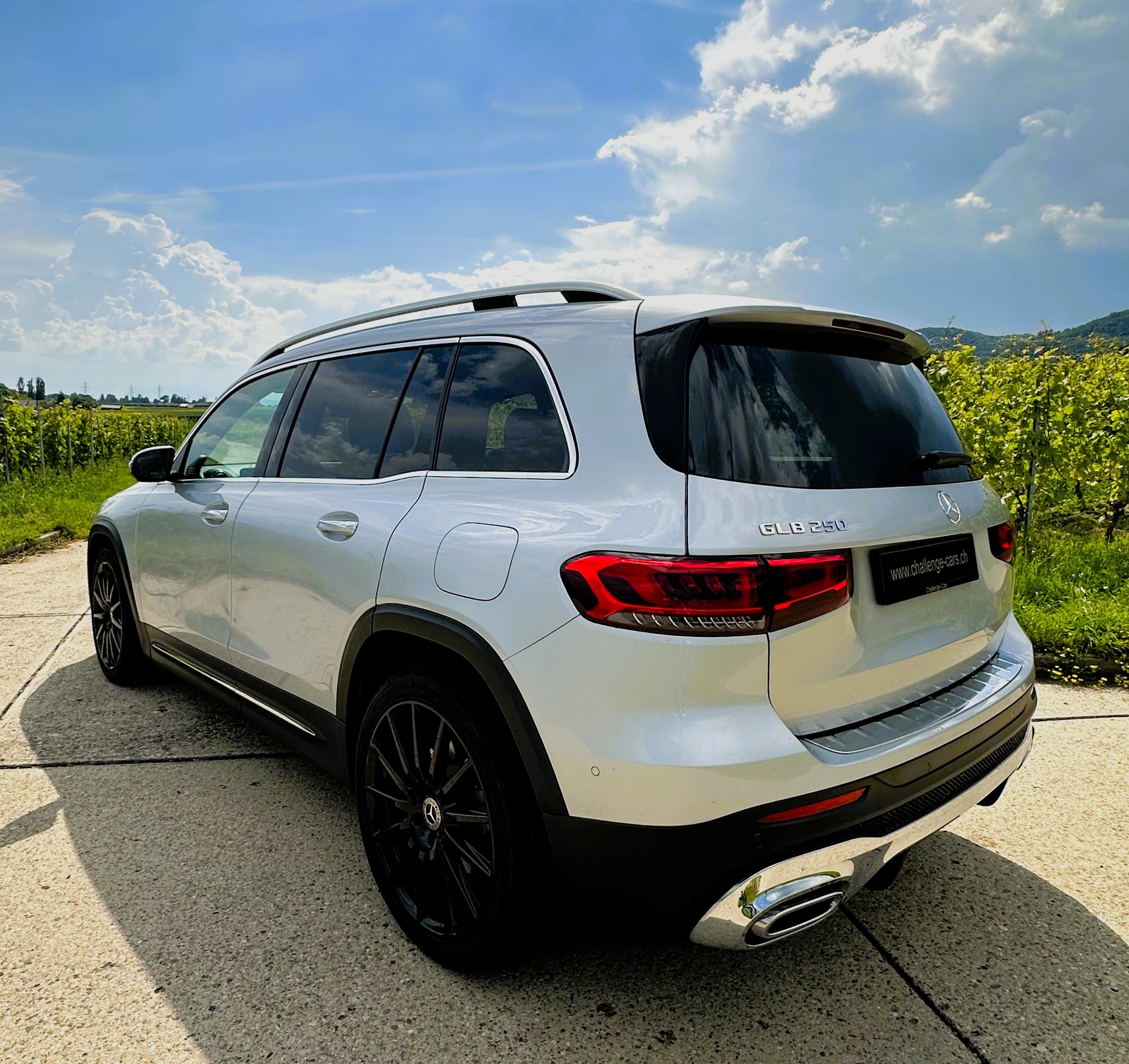 MERCEDES-BENZ GLB 250 4Matic AMG Line 8G-Tronic-image-6