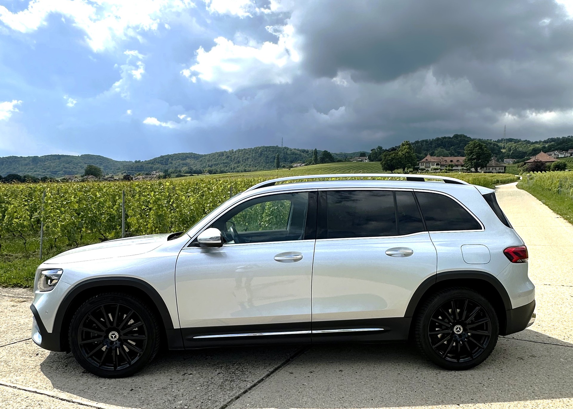 MERCEDES-BENZ GLB 250 4Matic AMG Line 8G-Tronic-image-3