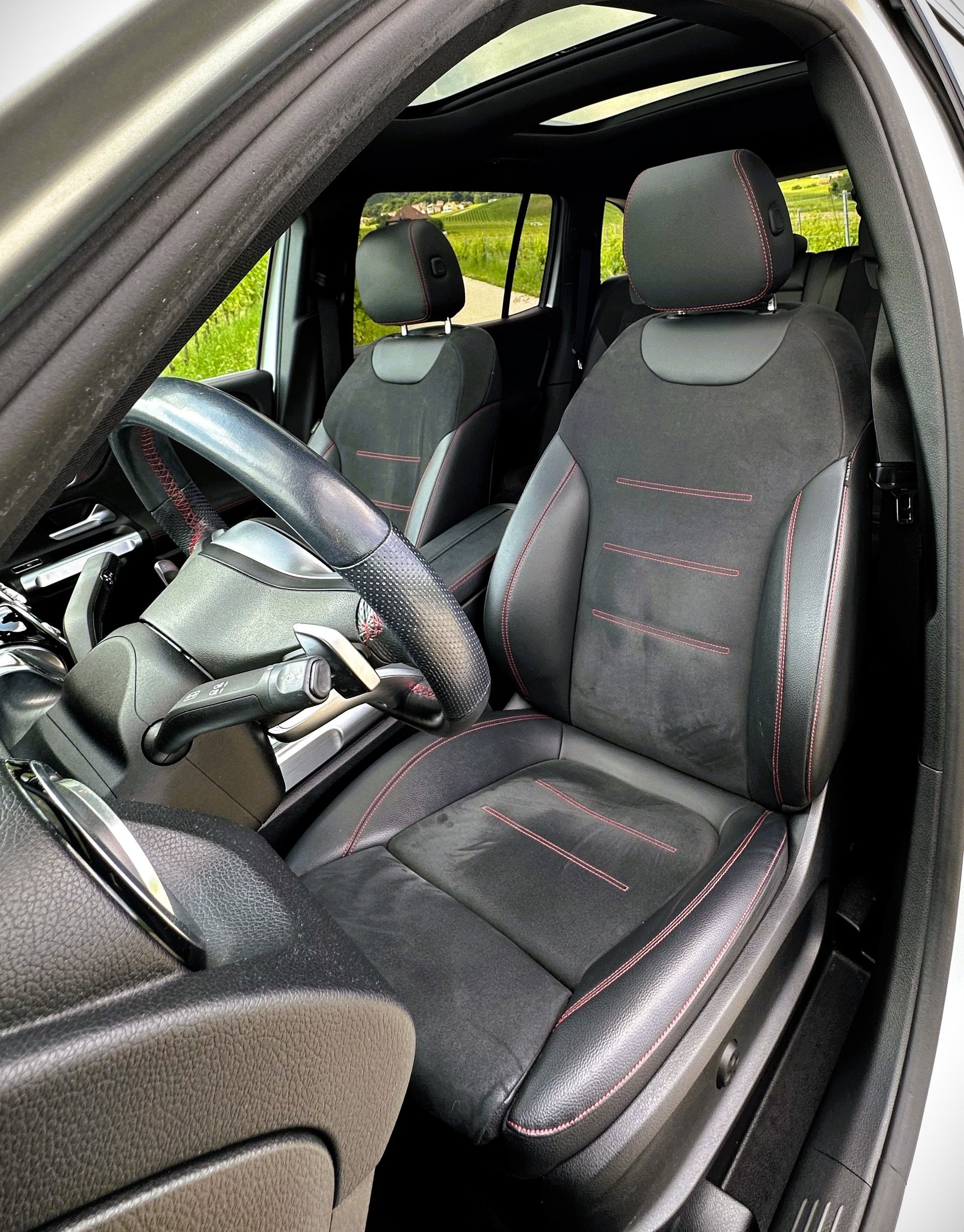 MERCEDES-BENZ GLB 250 4Matic AMG Line 8G-Tronic-image-11