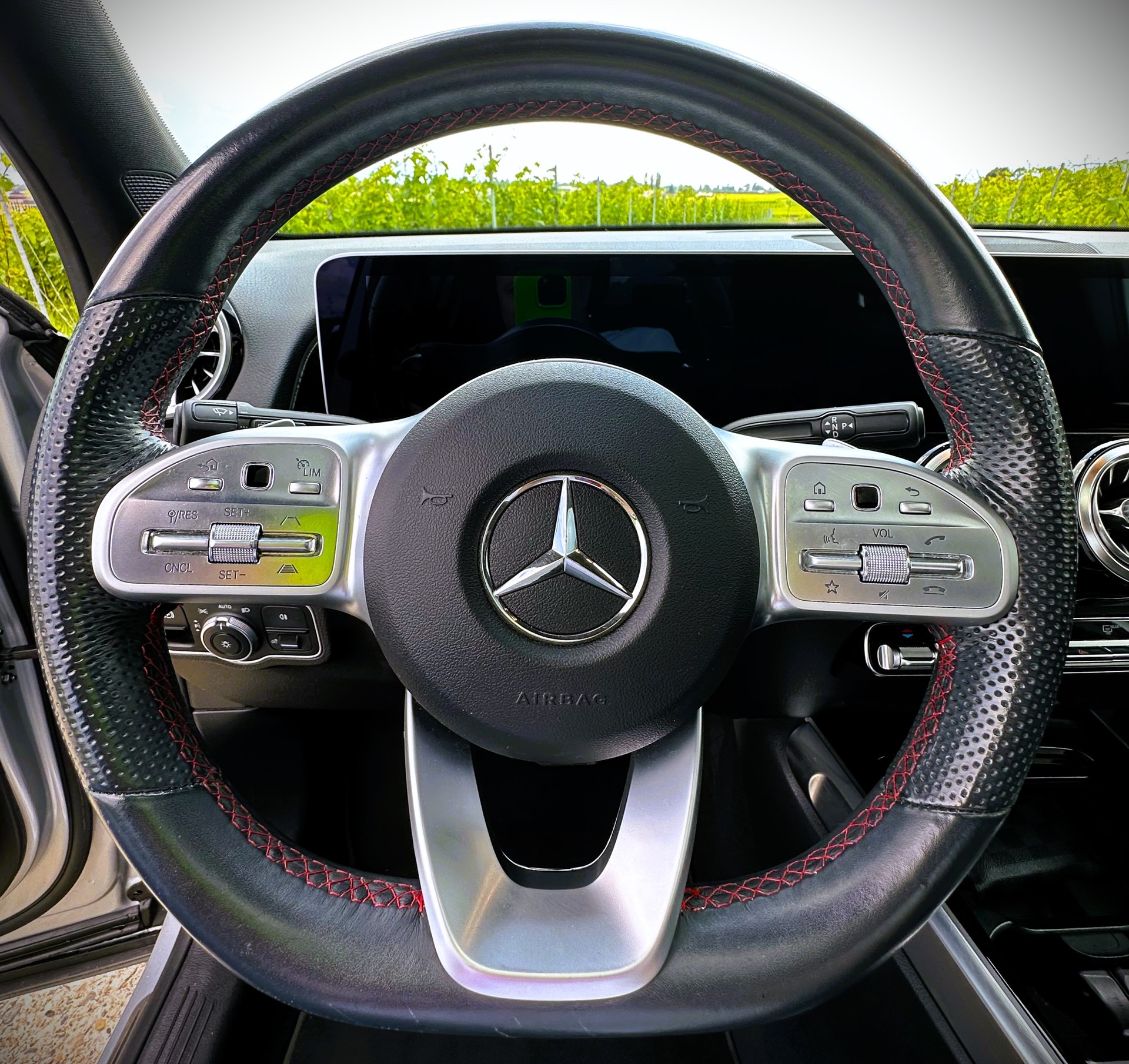 MERCEDES-BENZ GLB 250 4Matic AMG Line 8G-Tronic-image-12