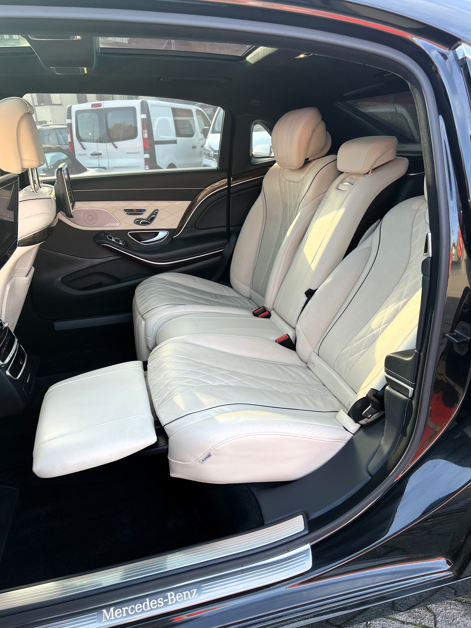 MERCEDES-BENZ S 500 Maybach 4Matic 9G-Tronic-image-8