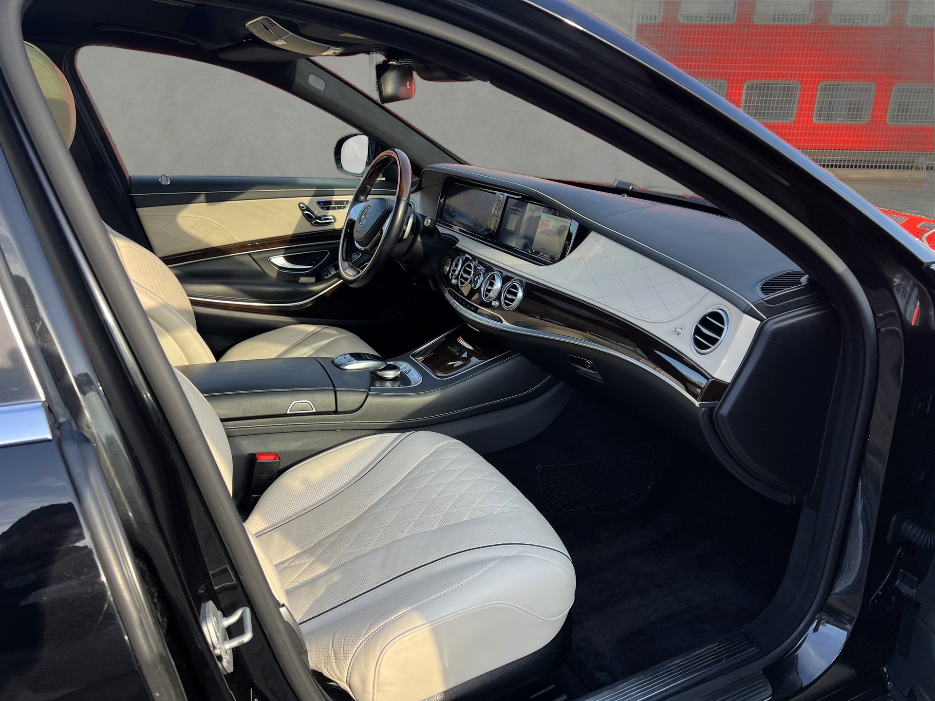 MERCEDES-BENZ S 500 Maybach 4Matic 9G-Tronic-image-13