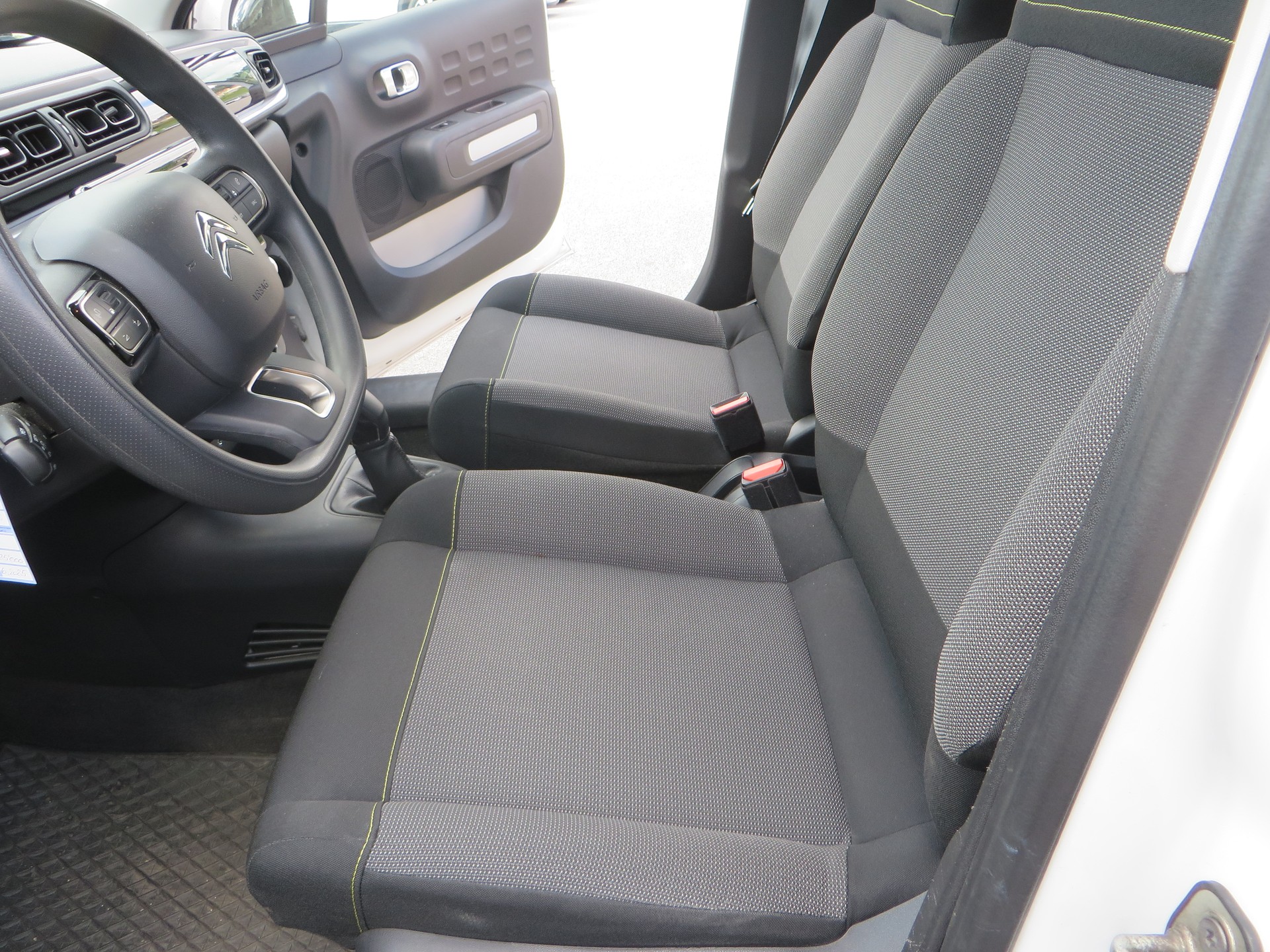 CITROEN C3 1.2i PureTech Feel-image-5
