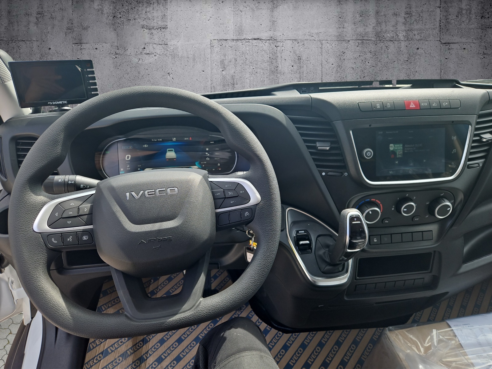 IVECO 35C18H A8 Zwillingsbereifung mit 4000 x 2100mm Voll-Alupritsche.-image-3