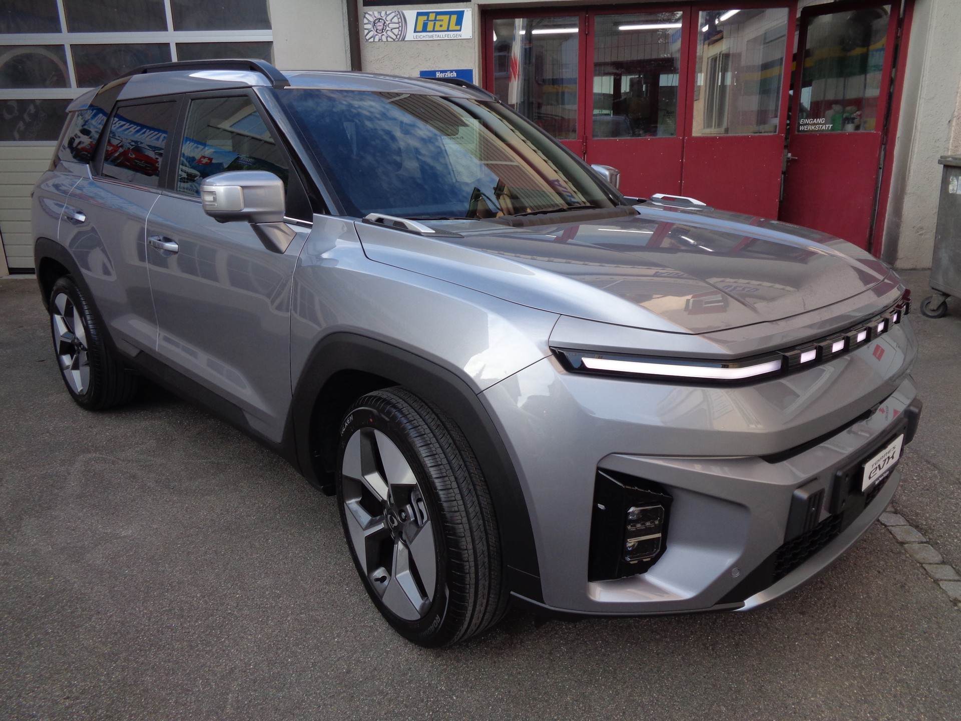 KGM-SsangYong Titanium-image-2