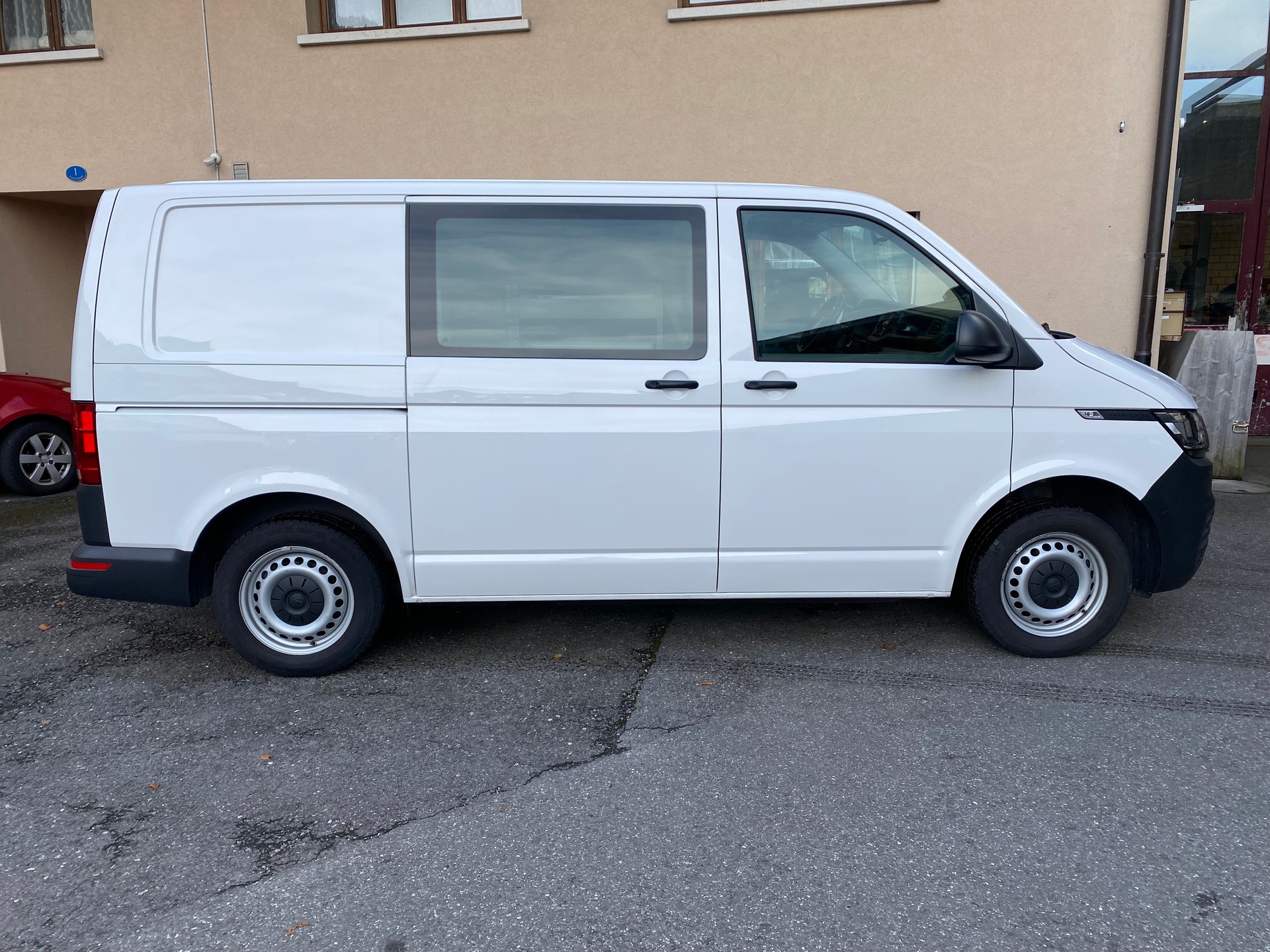 VW T6.1 2.0 TDI 4Motion DSG-image-8