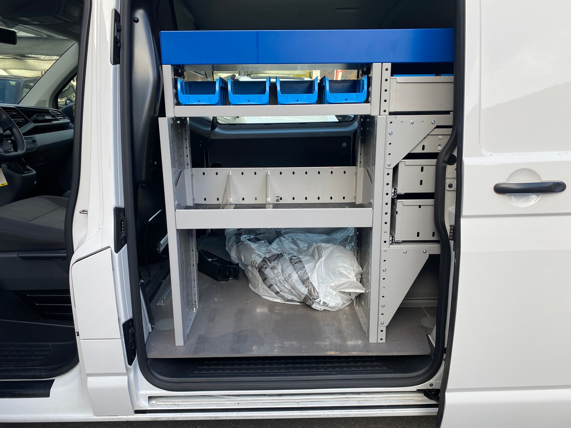 VW T6.1 2.0 TDI 4Motion DSG-image-6