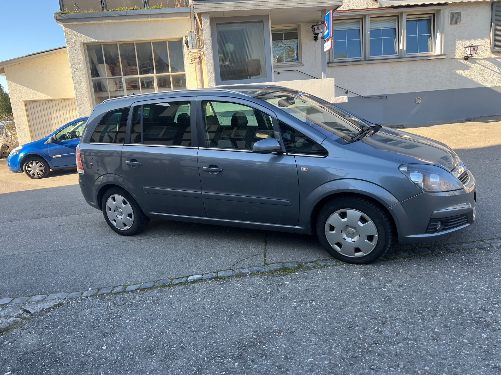 OPEL Zafira 1.9 CDTI Enjoy Automatic-image-1