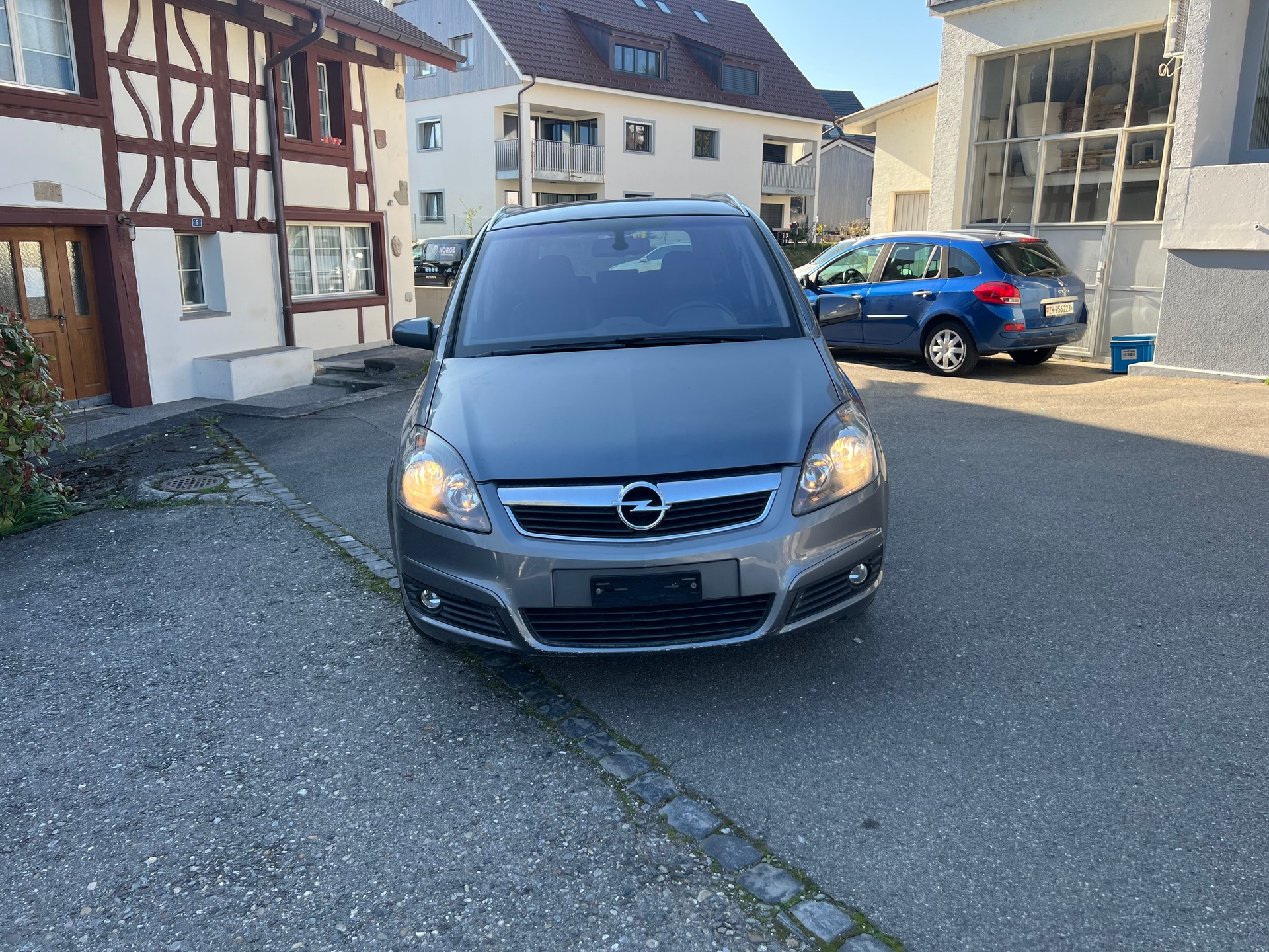 OPEL Zafira 1.9 CDTI Enjoy Automatic-image-0