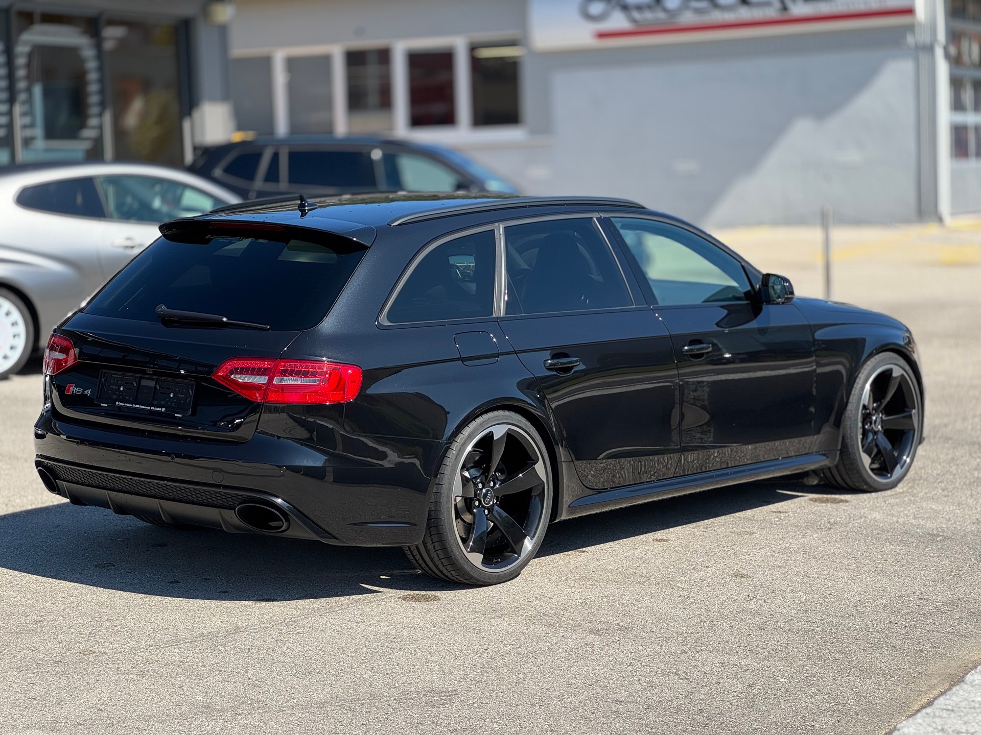 AUDI RS4 Avant 4.2 FSI V8 quattro S-tronic-image-3