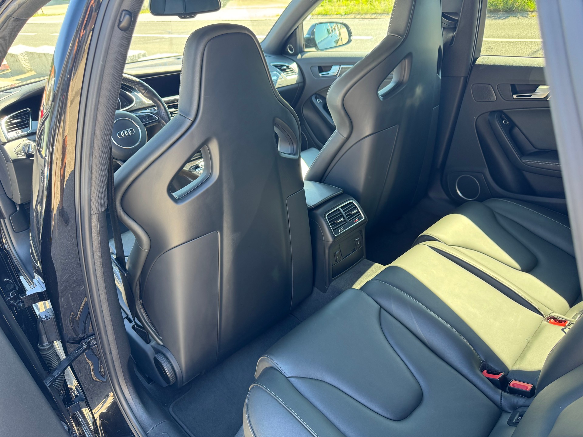 AUDI RS4 Avant 4.2 FSI V8 quattro S-tronic-image-7