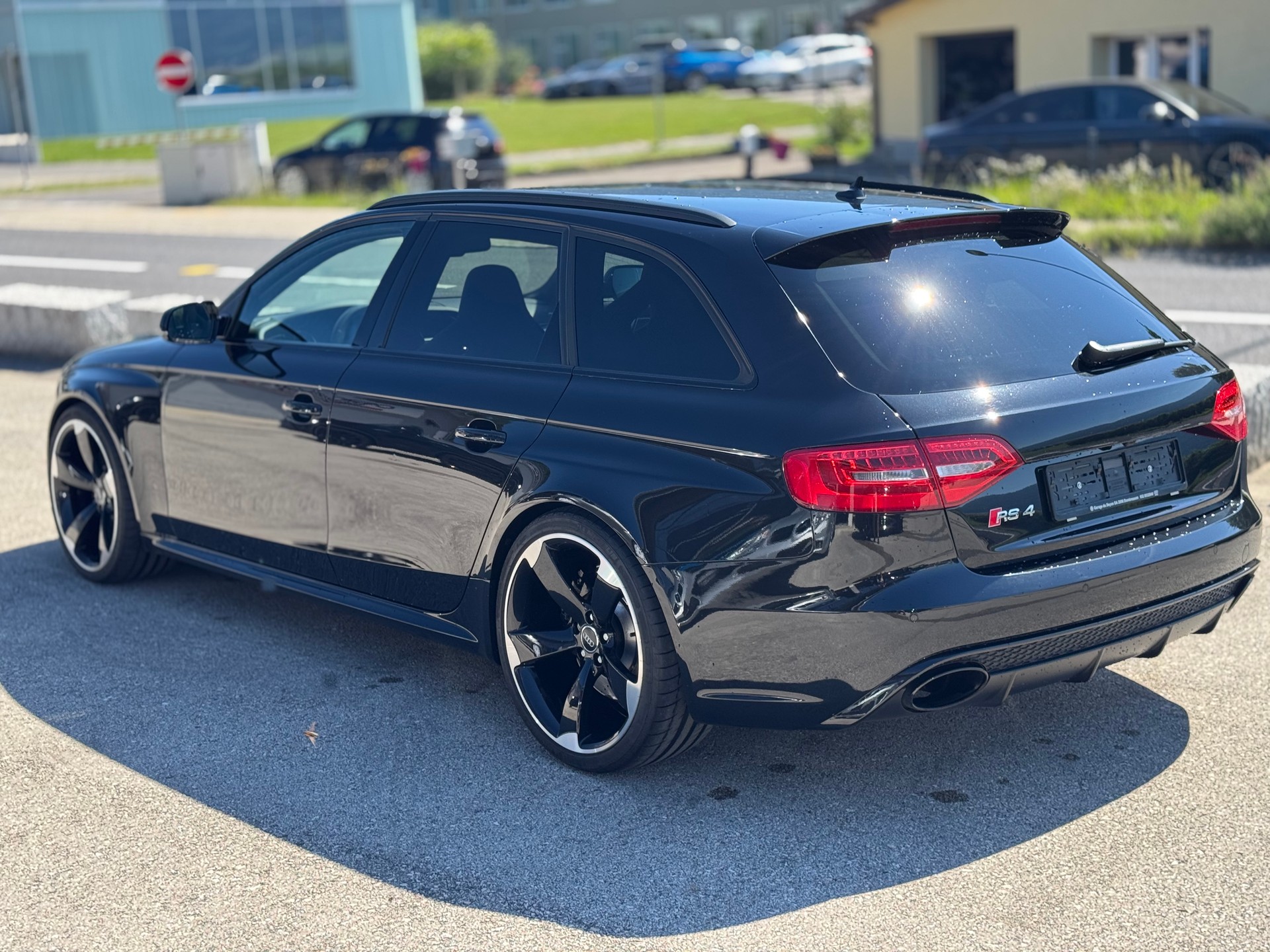 AUDI RS4 Avant 4.2 FSI V8 quattro S-tronic-image-4