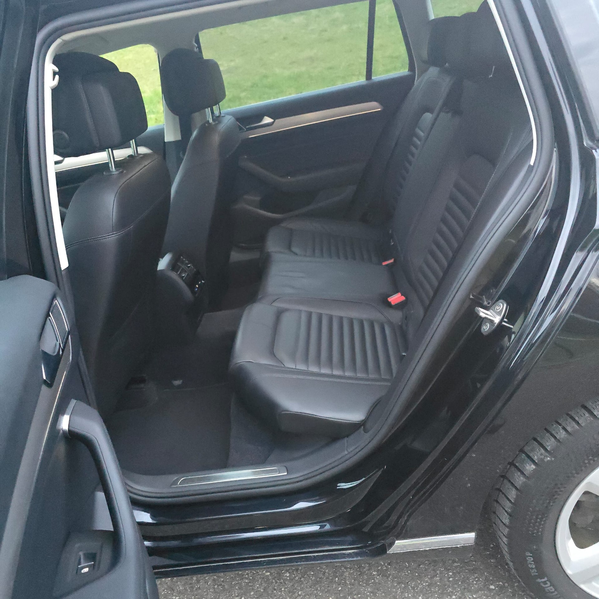 VW Passat Variant 2.0 TDI BMT High. DSG 4Motion-image-9
