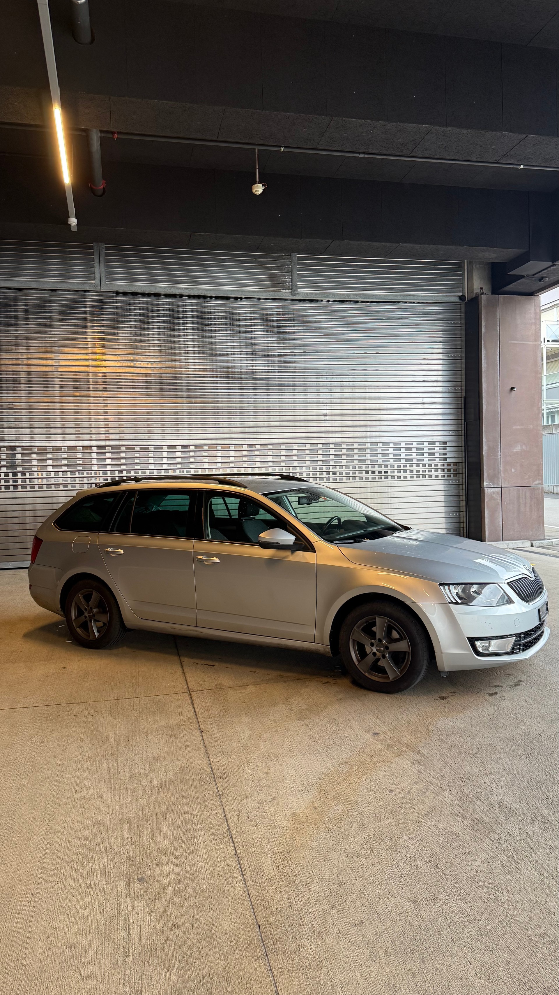 SKODA Octavia Combi 1.6 TDI Swiss Edition DSG-image-3