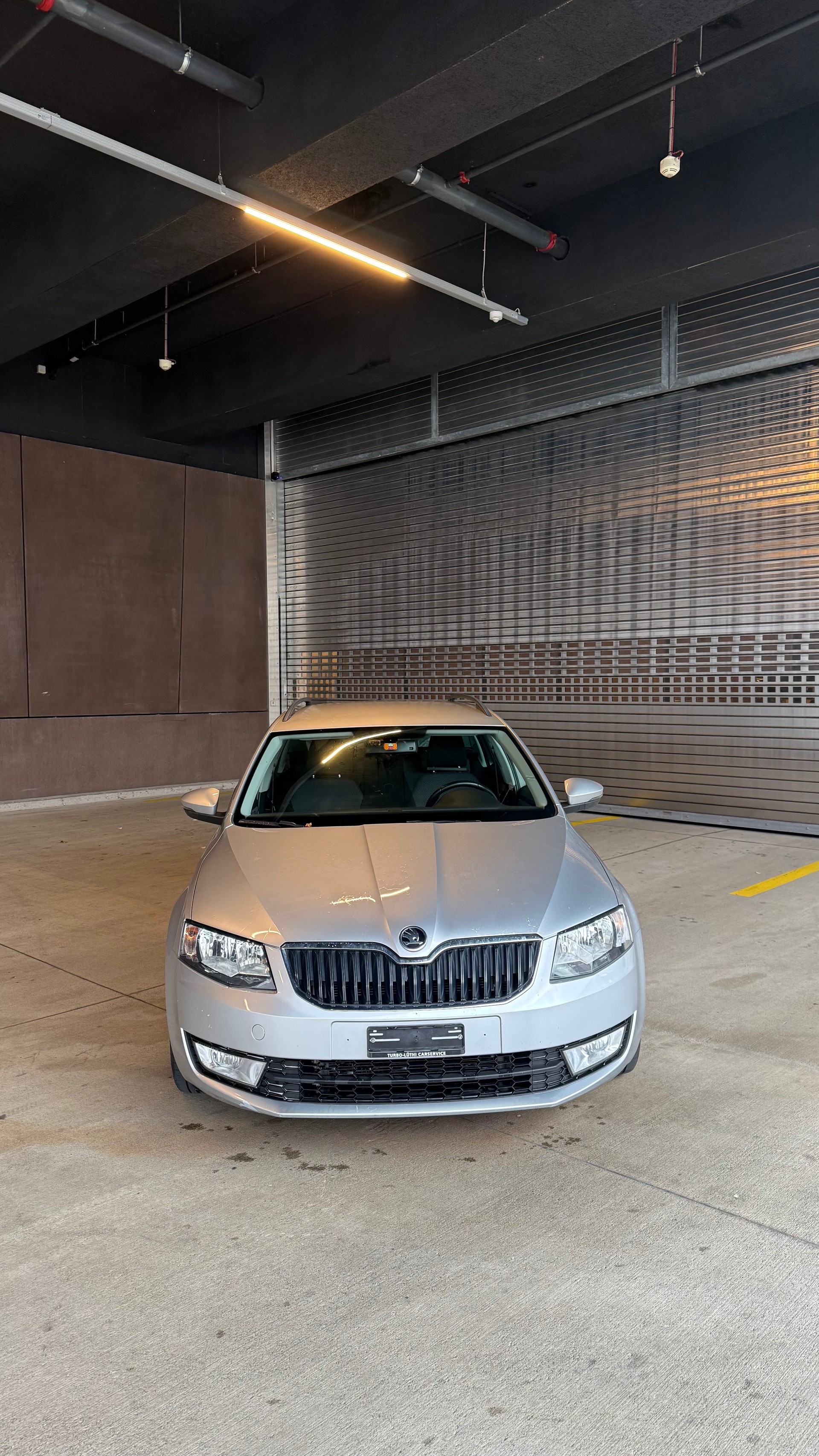SKODA Octavia Combi 1.6 TDI Swiss Edition DSG-image-1