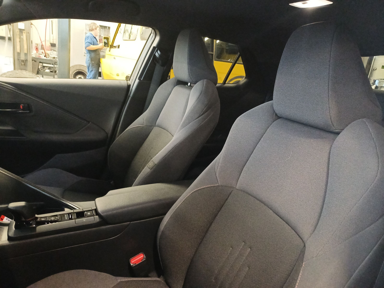 TOYOTA C-HR 2.0 HEV Trend 4x4-image-5