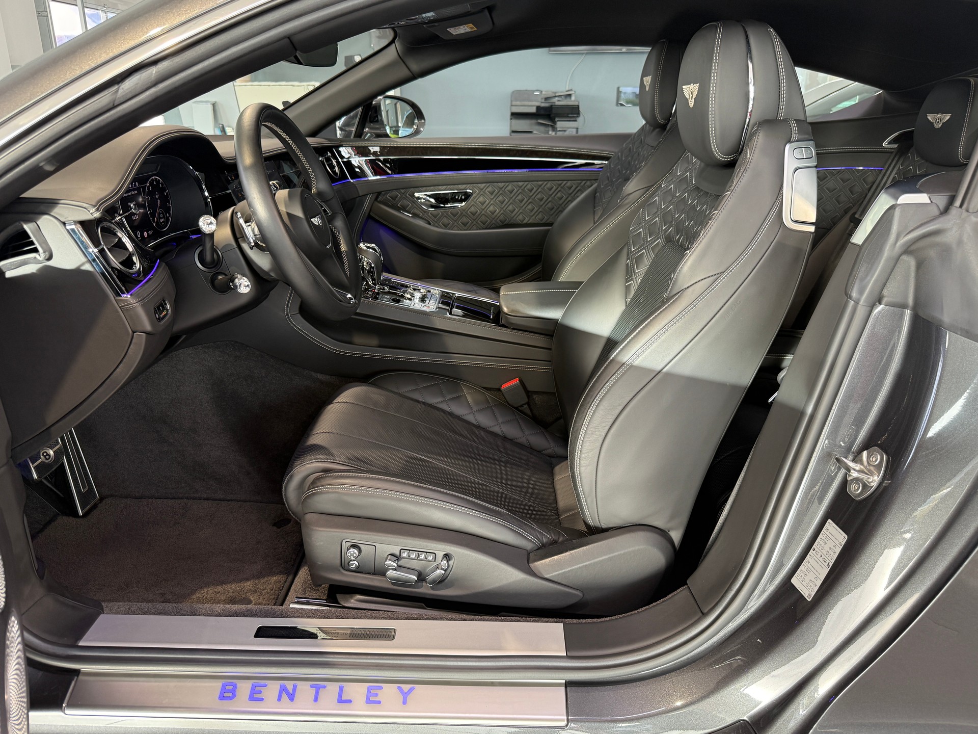 BENTLEY Continental GT 6.0 W12-image-8