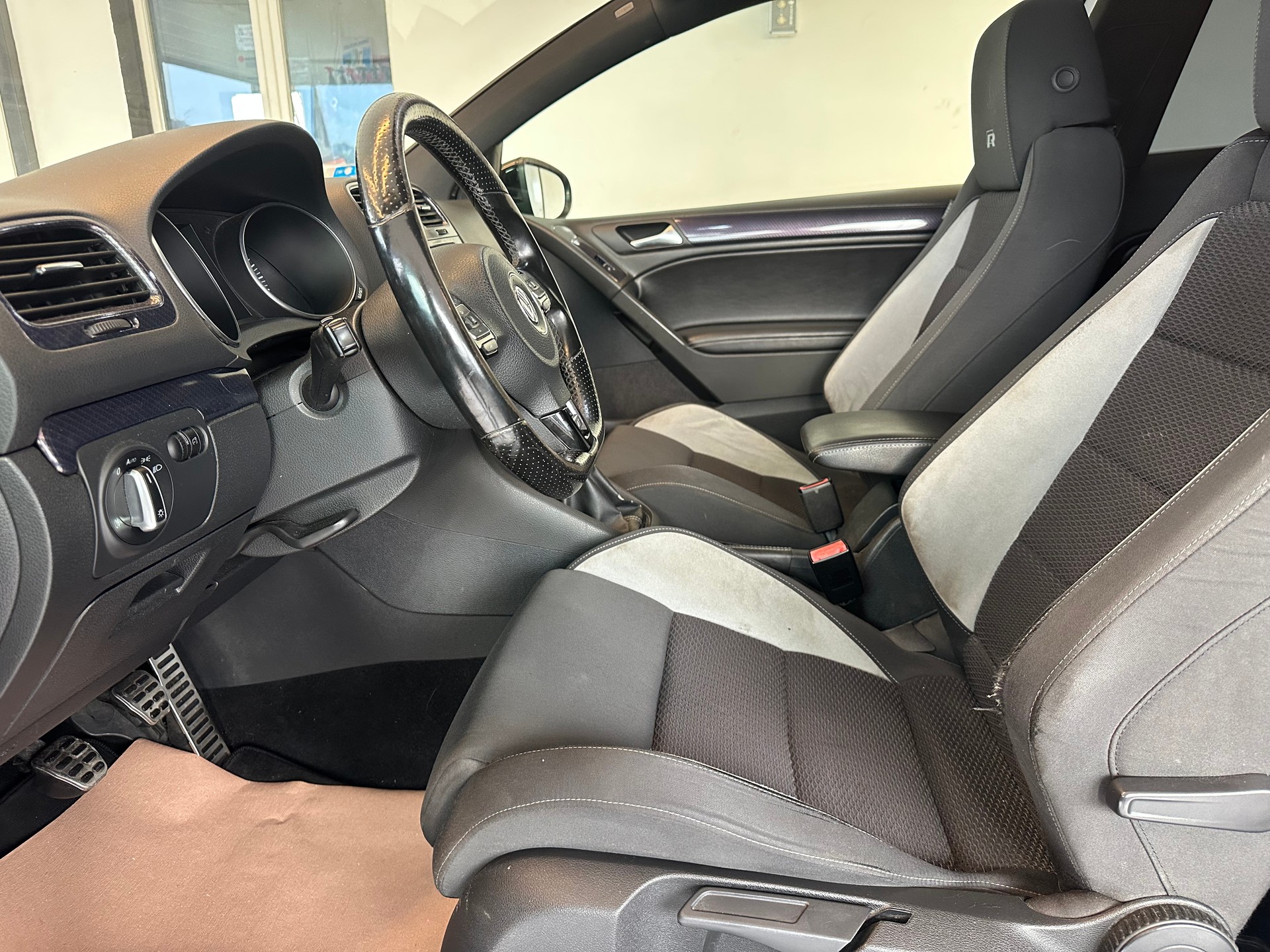 VW Golf 2.0 TSI R 4Motion-image-7