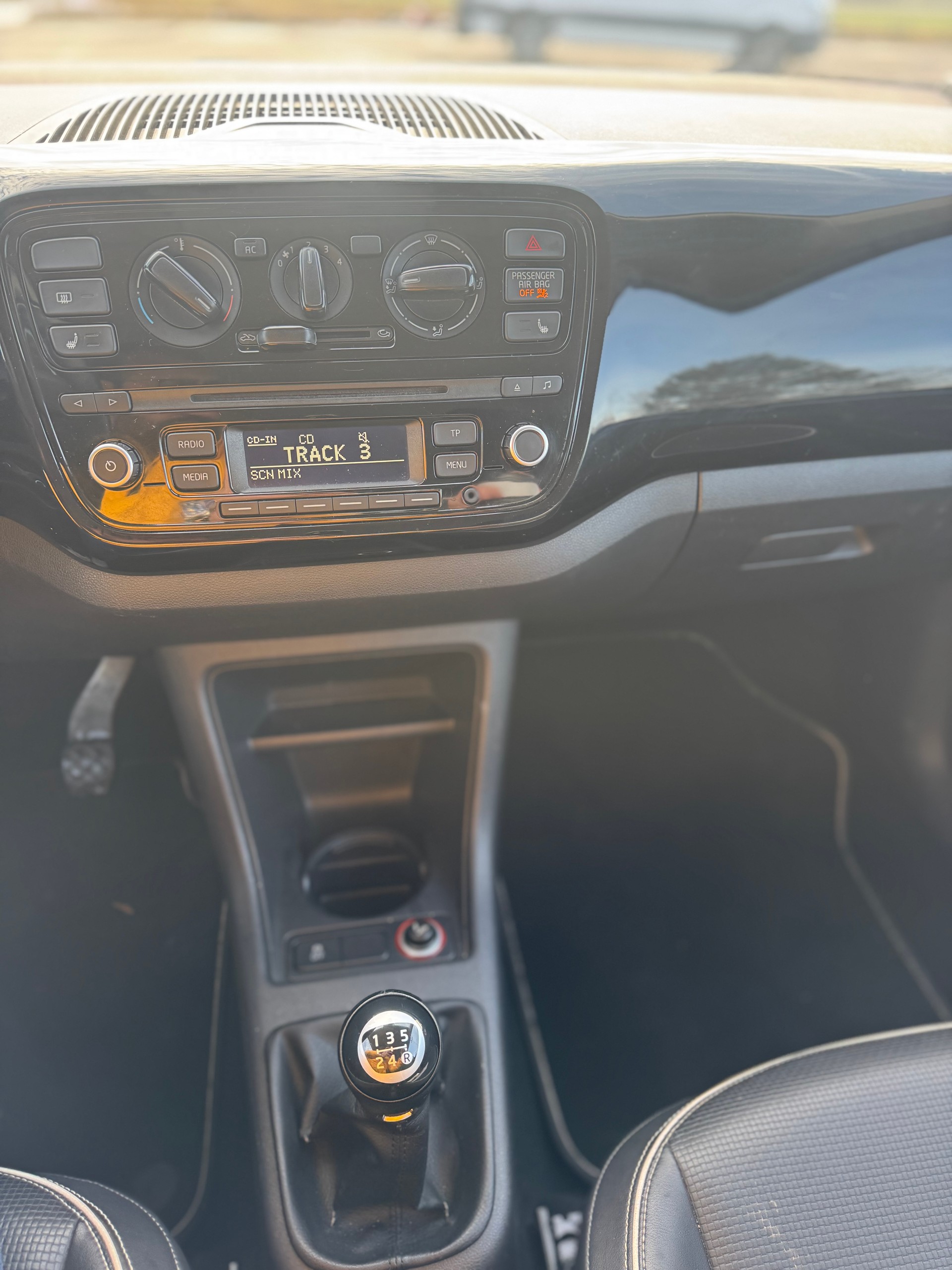 VW Up 1.0 white up-image-11