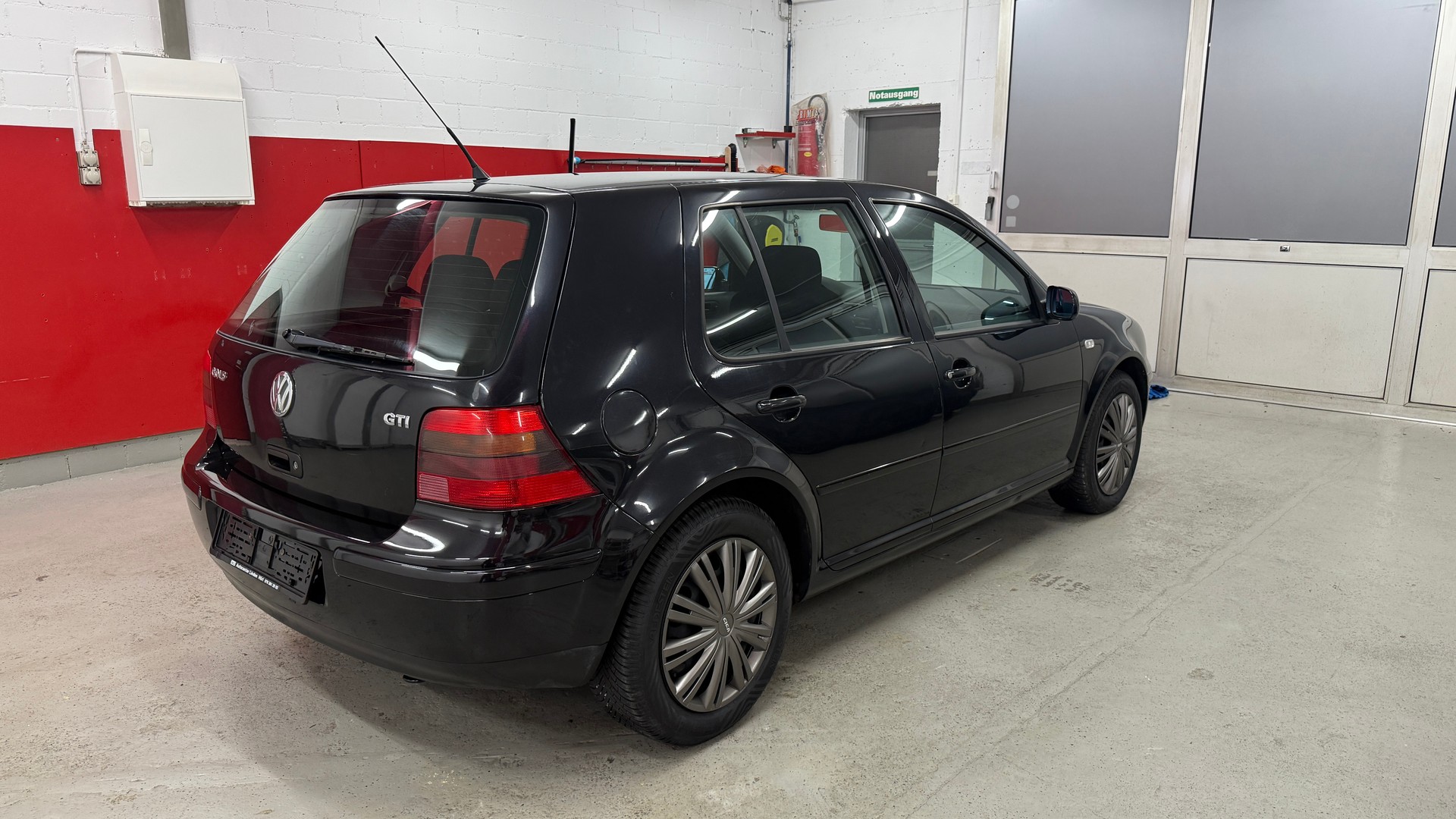 VW Golf 1.8 T GTI, *gepflegtes GTI, 1 Hand Auto, frisch ab MFK & Service, 8-fach berädert, Klimatronic-image-4